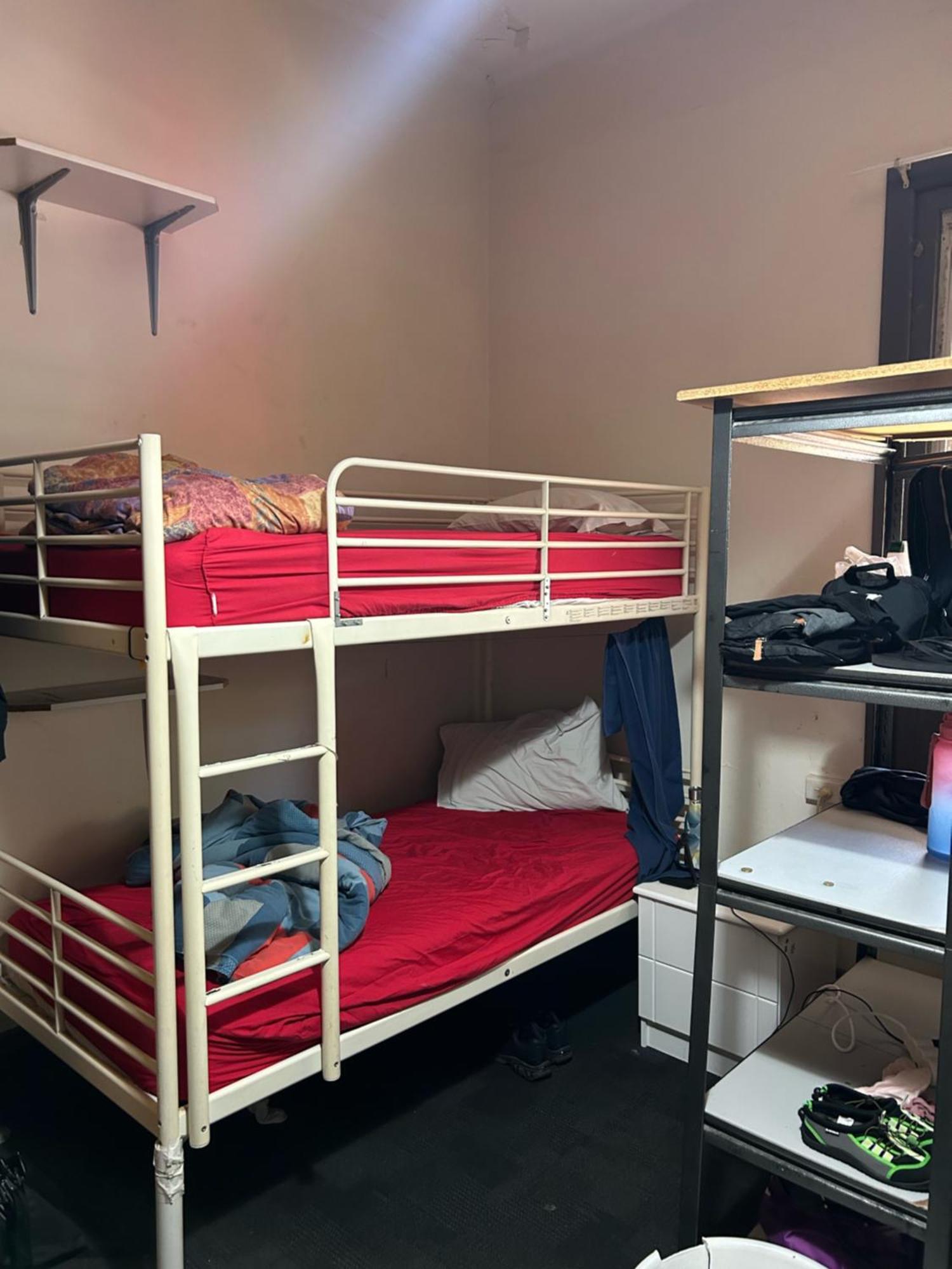Hostel Shiralee -note - Valid Passport Required To Check In *