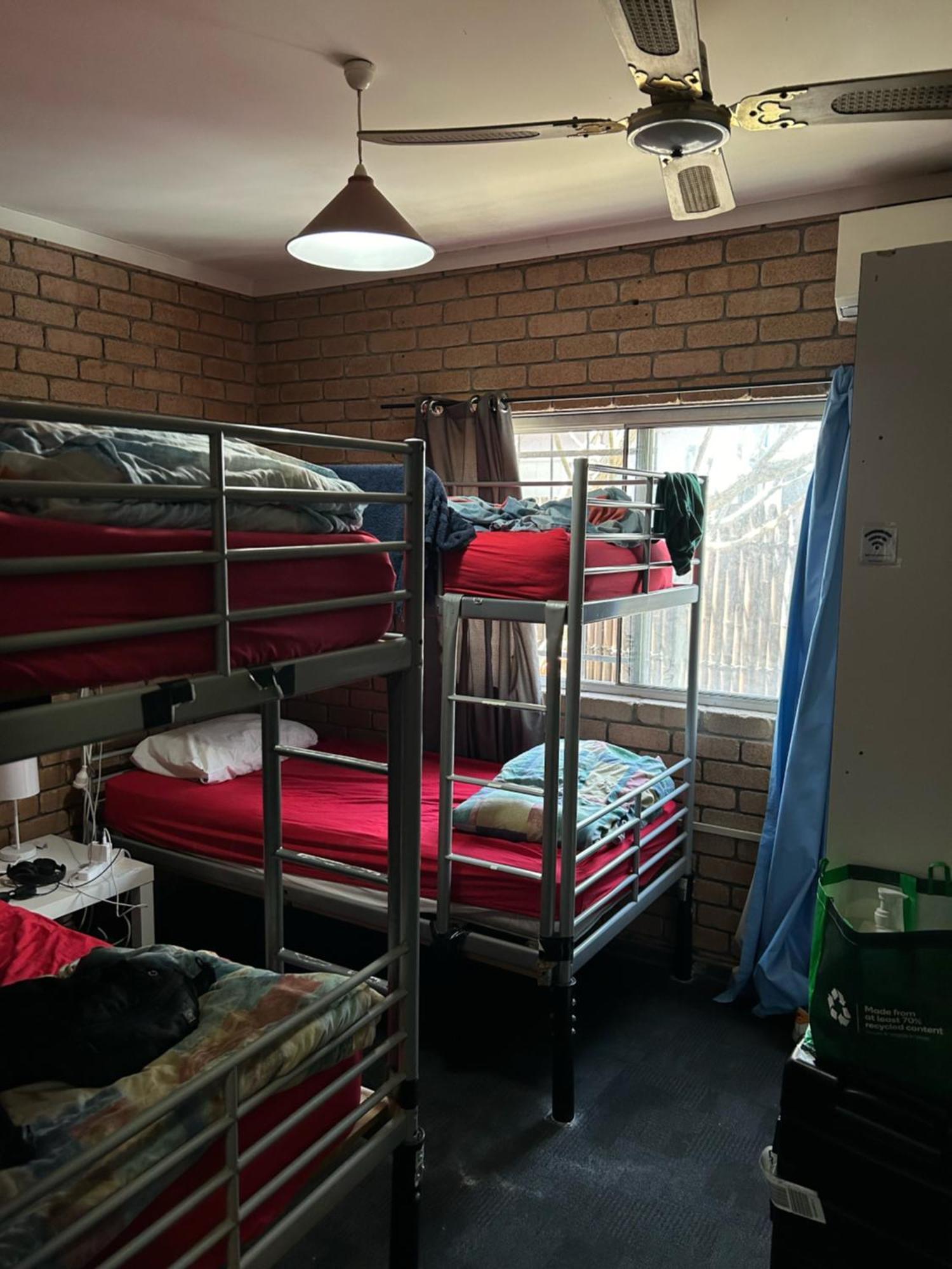 Hostel Shiralee -note - Valid Passport Required To Check In