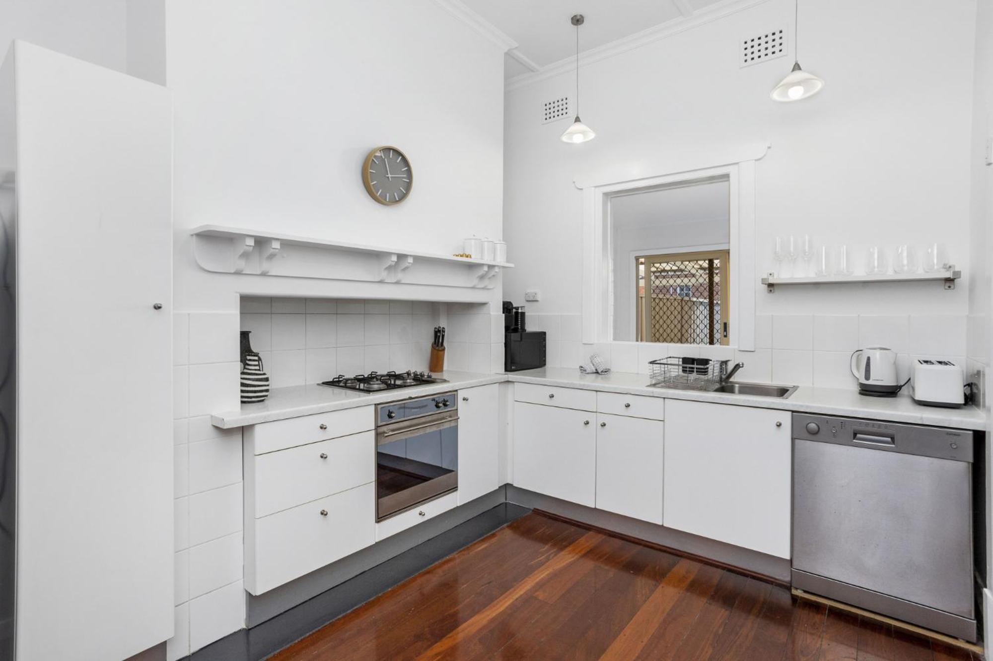 Holiday home Chic Semi-detached 2-bed With Outdoor Dining Perth