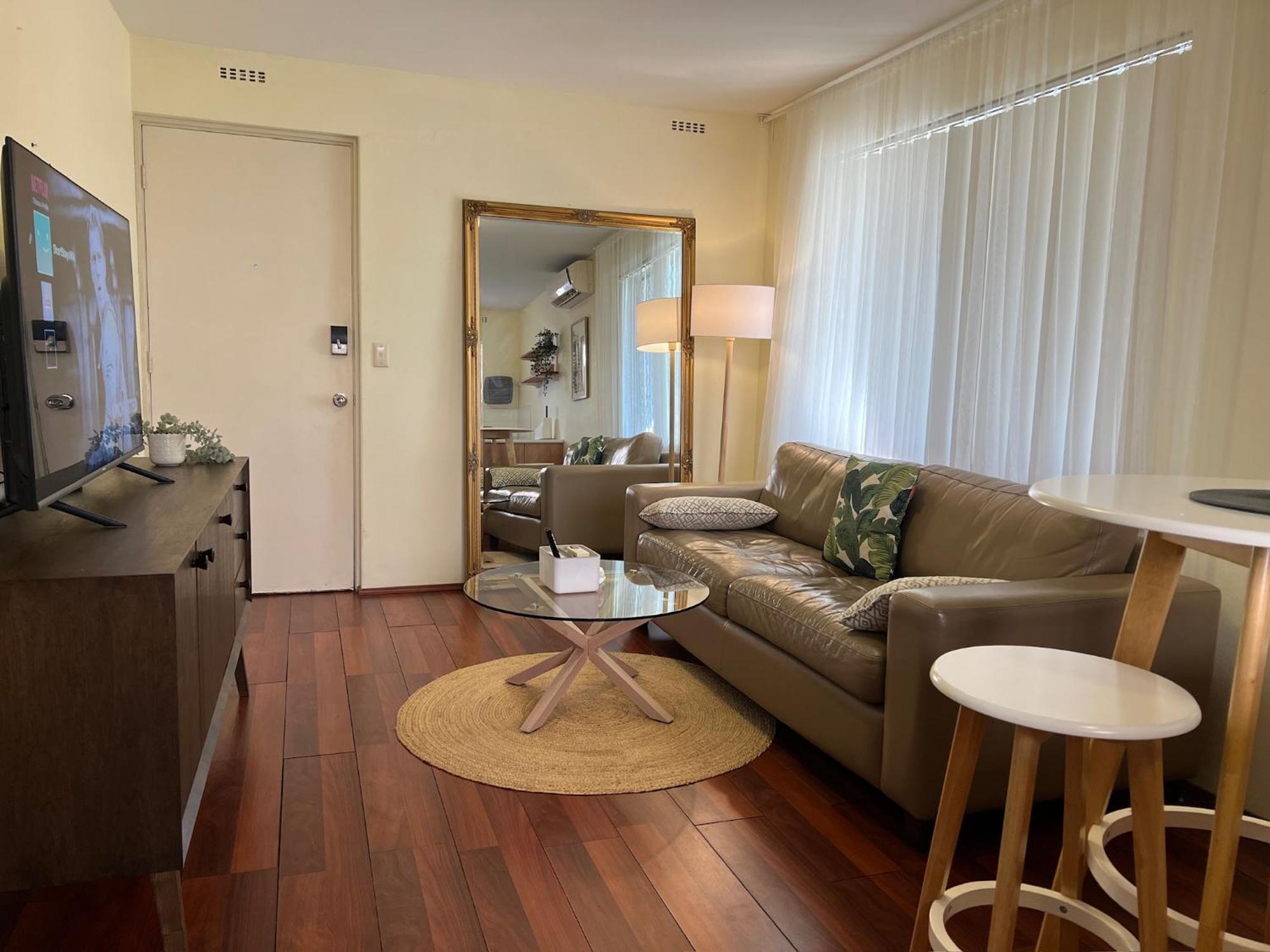 Cosy & Private, Walk To East Vic Park Perth
