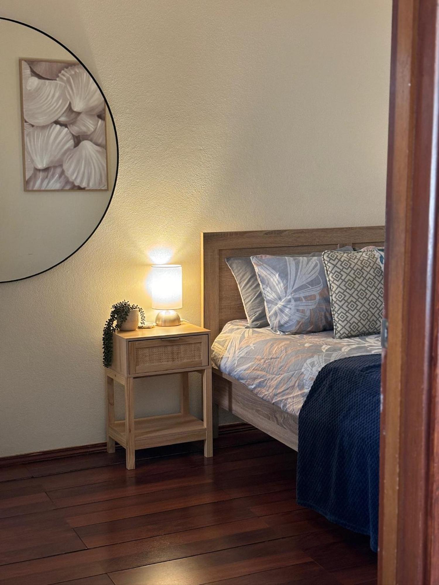 Cosy & Private, Walk To East Vic Park *