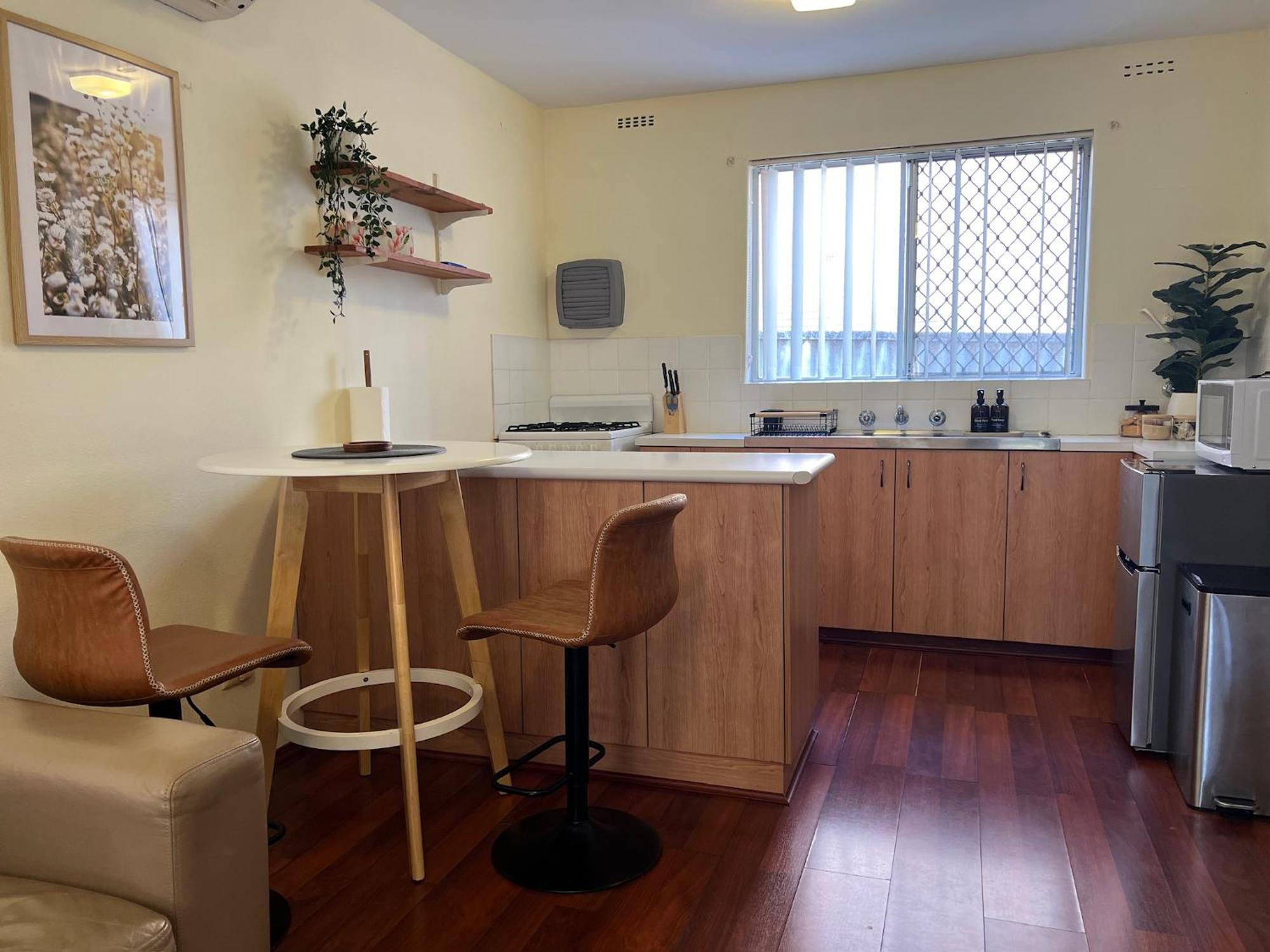 Cosy & Private, Walk To East Vic Park Apartment Perth
