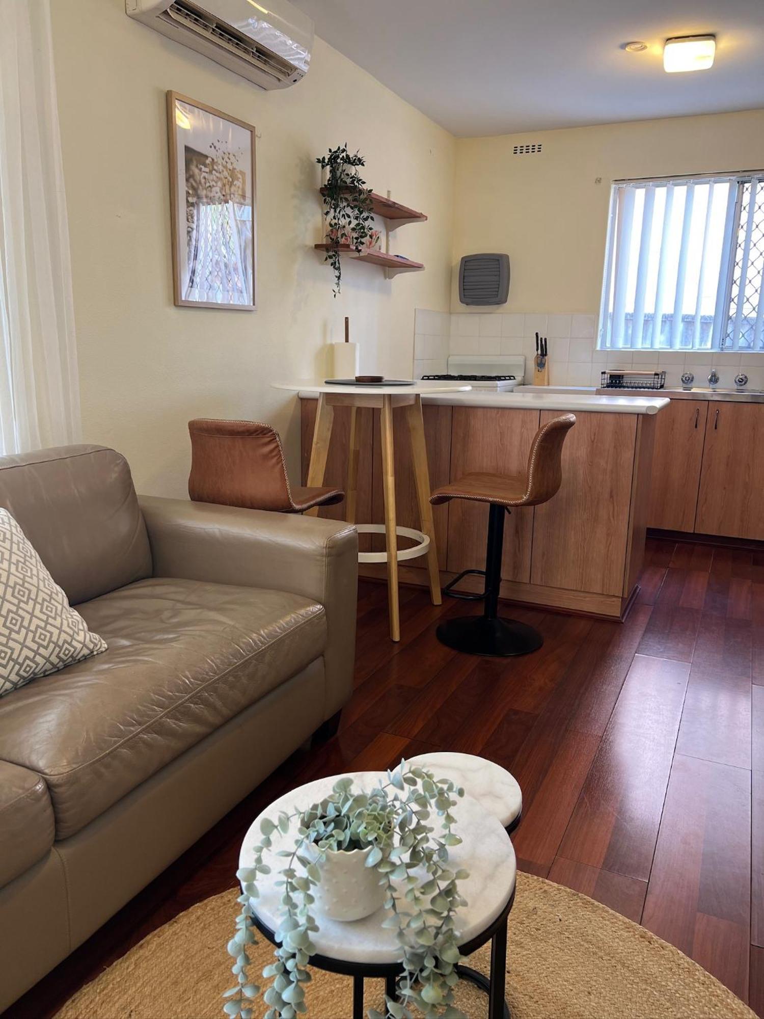 Cosy & Private, Walk To East Vic Park Perth