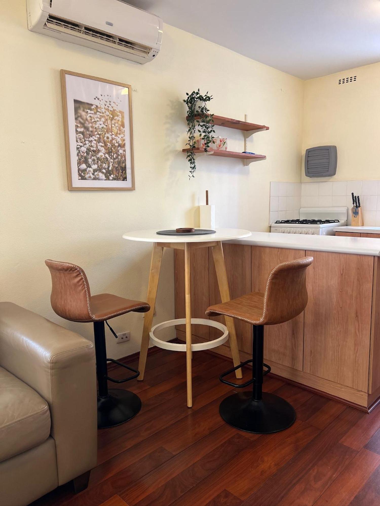 Apartment Cosy & Private, Walk To East Vic Park