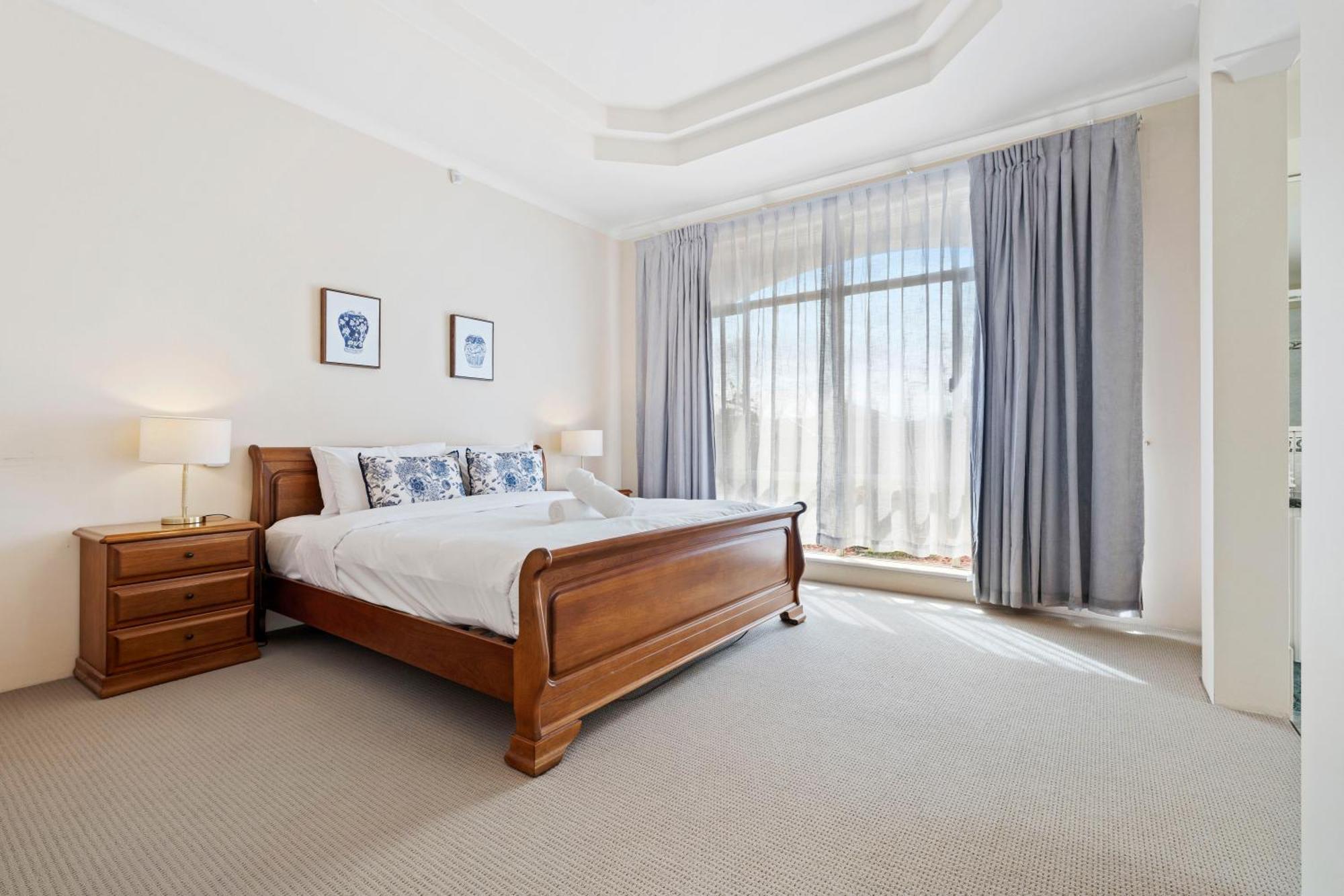 8 Flecker - Winthrop Mansion * Perth