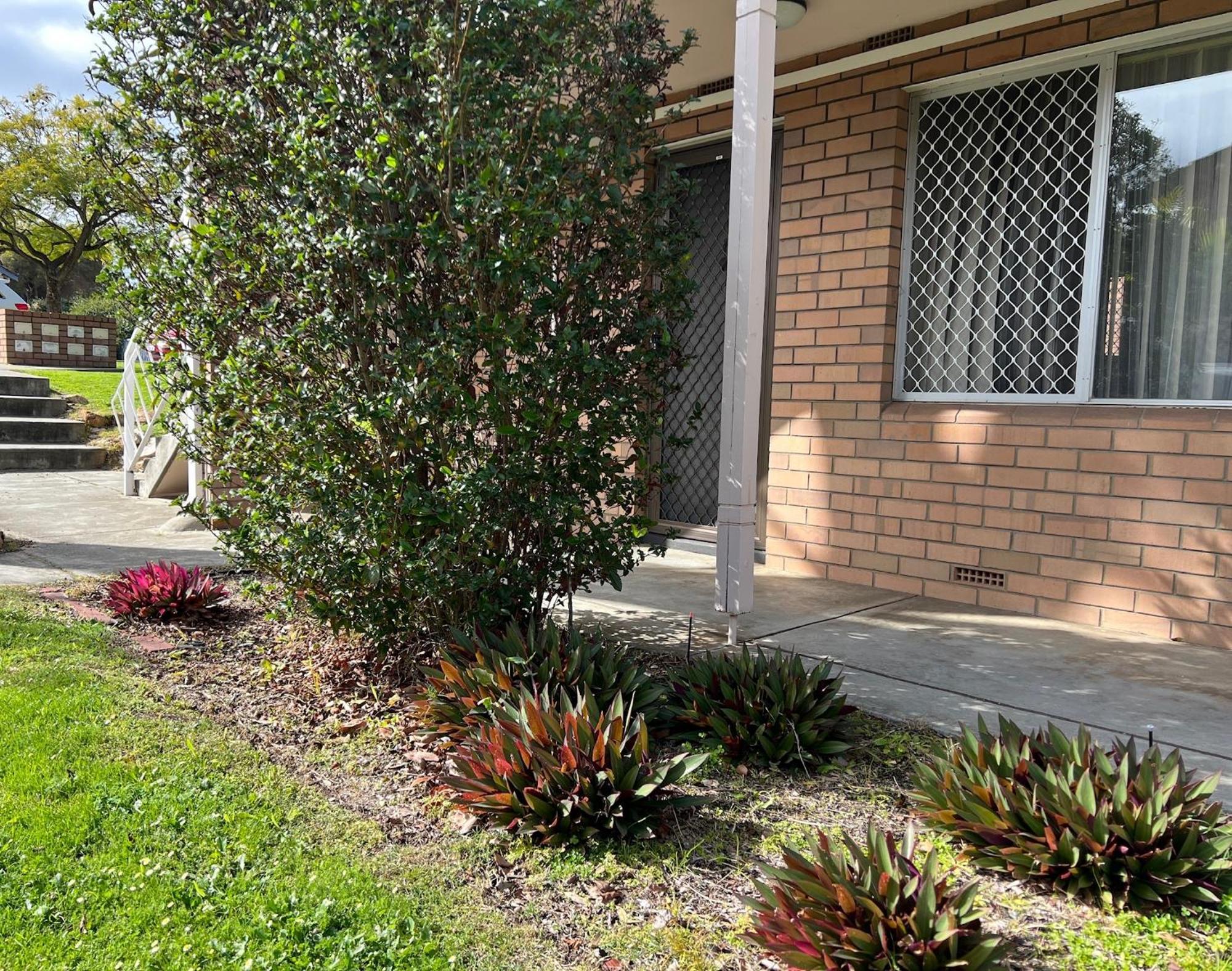 Cosy & Private, Walk To East Vic Park Apartment *
