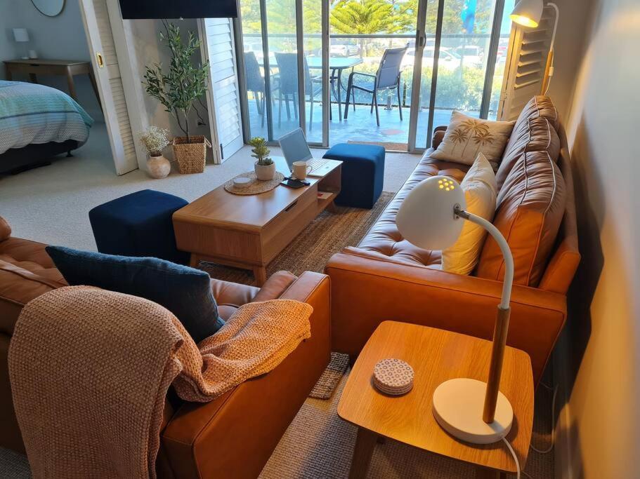 Scarborough Shores - Beachfront Apartment