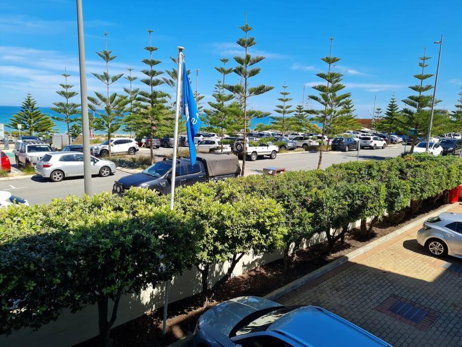 Apartment Scarborough Shores - Beachfront *