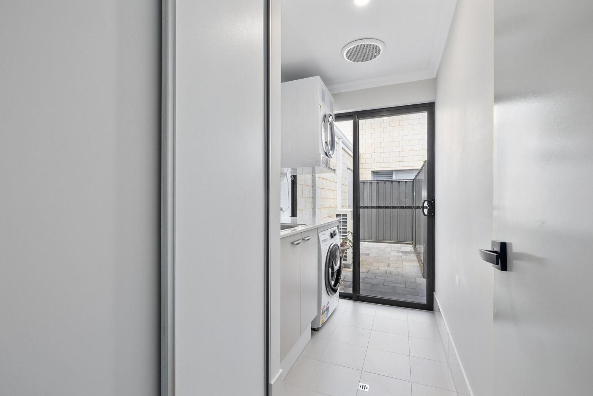 Holiday home Family Friendly Close 2 Airport, Optus, Crown &
