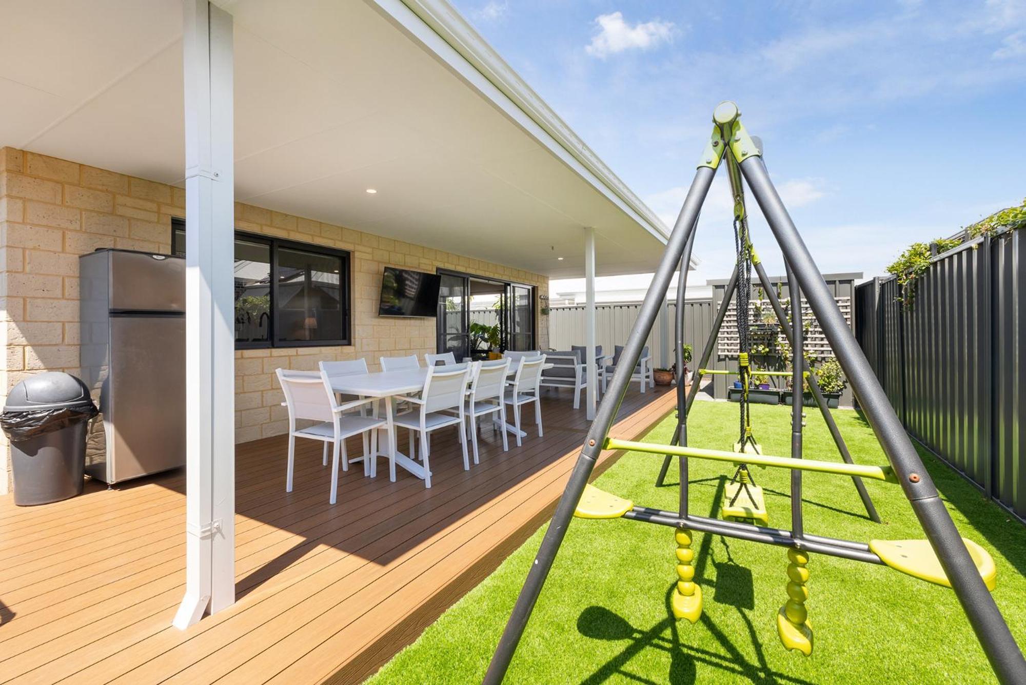 Holiday home Family Friendly Close 2 Airport, Optus, Crown & *