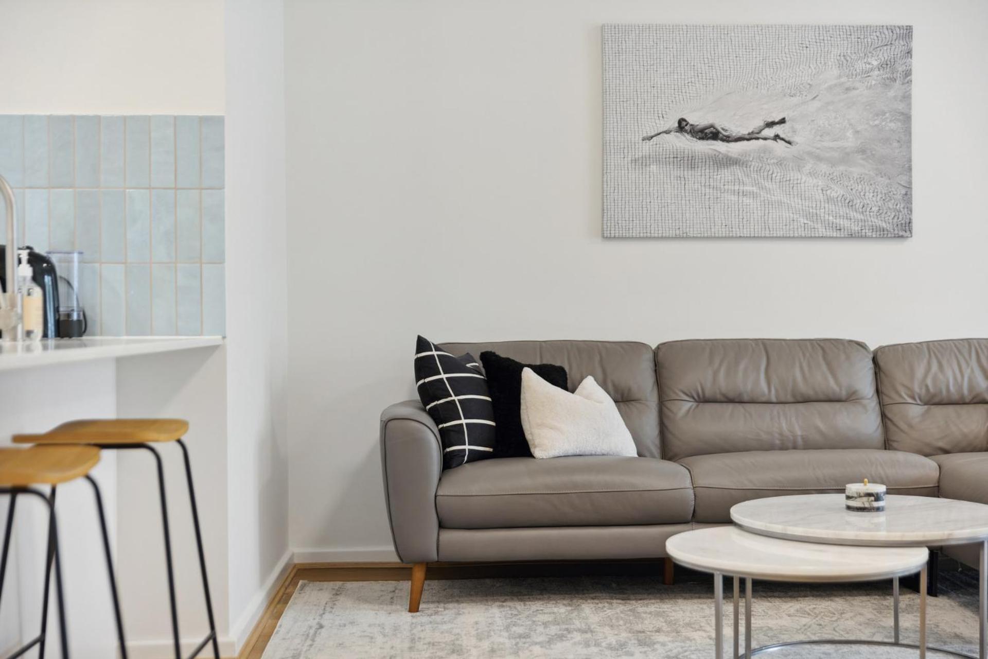 Regl20/11 - Regal In East Apartment