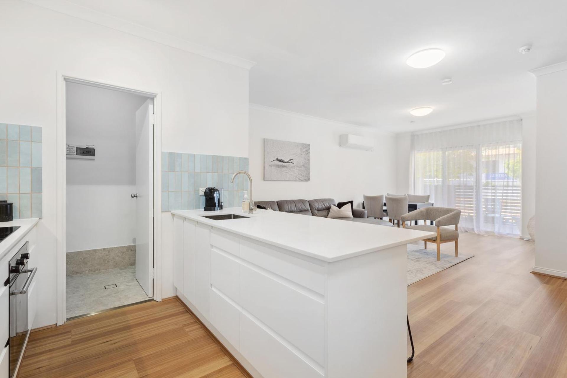 Regl20/11 - Regal In East Apartment Perth