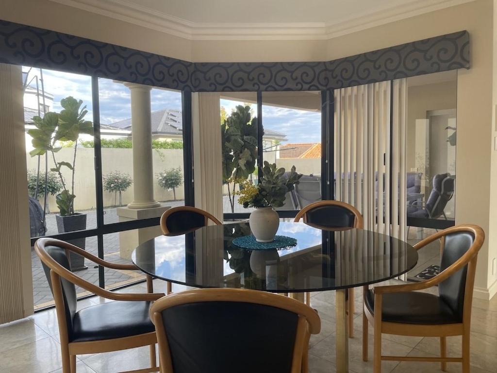 Holiday home 2-story, Views, Bbq & Perth
