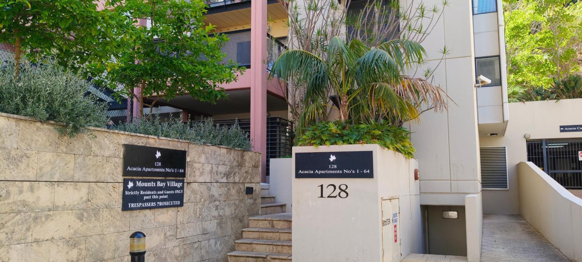 Resort-style Living In Cbd - 2x2 *