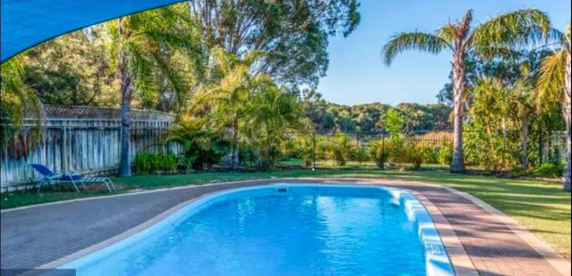 Lakeside Living Apartemen Perth