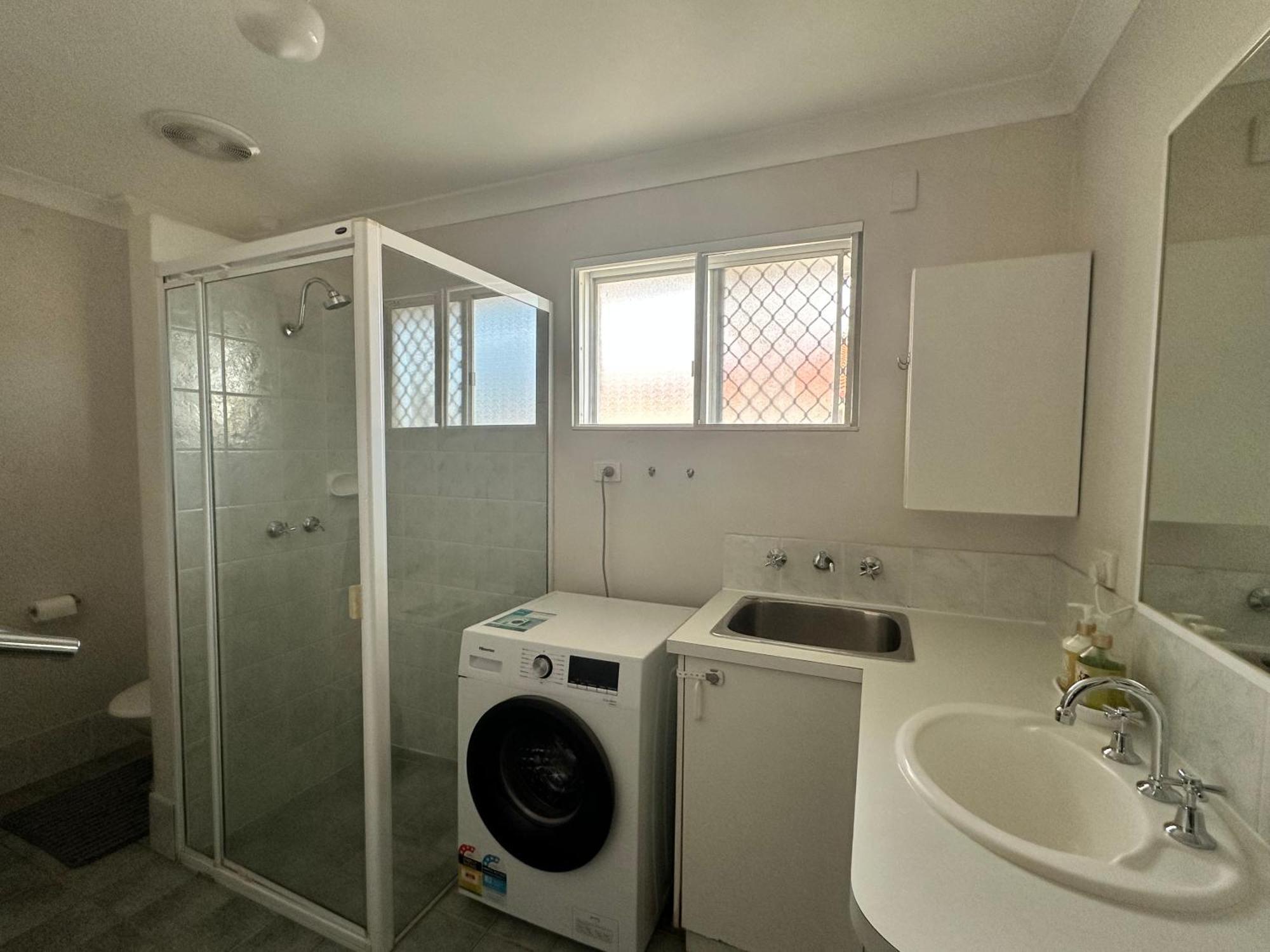 Lakeside Living Apartemen Perth
