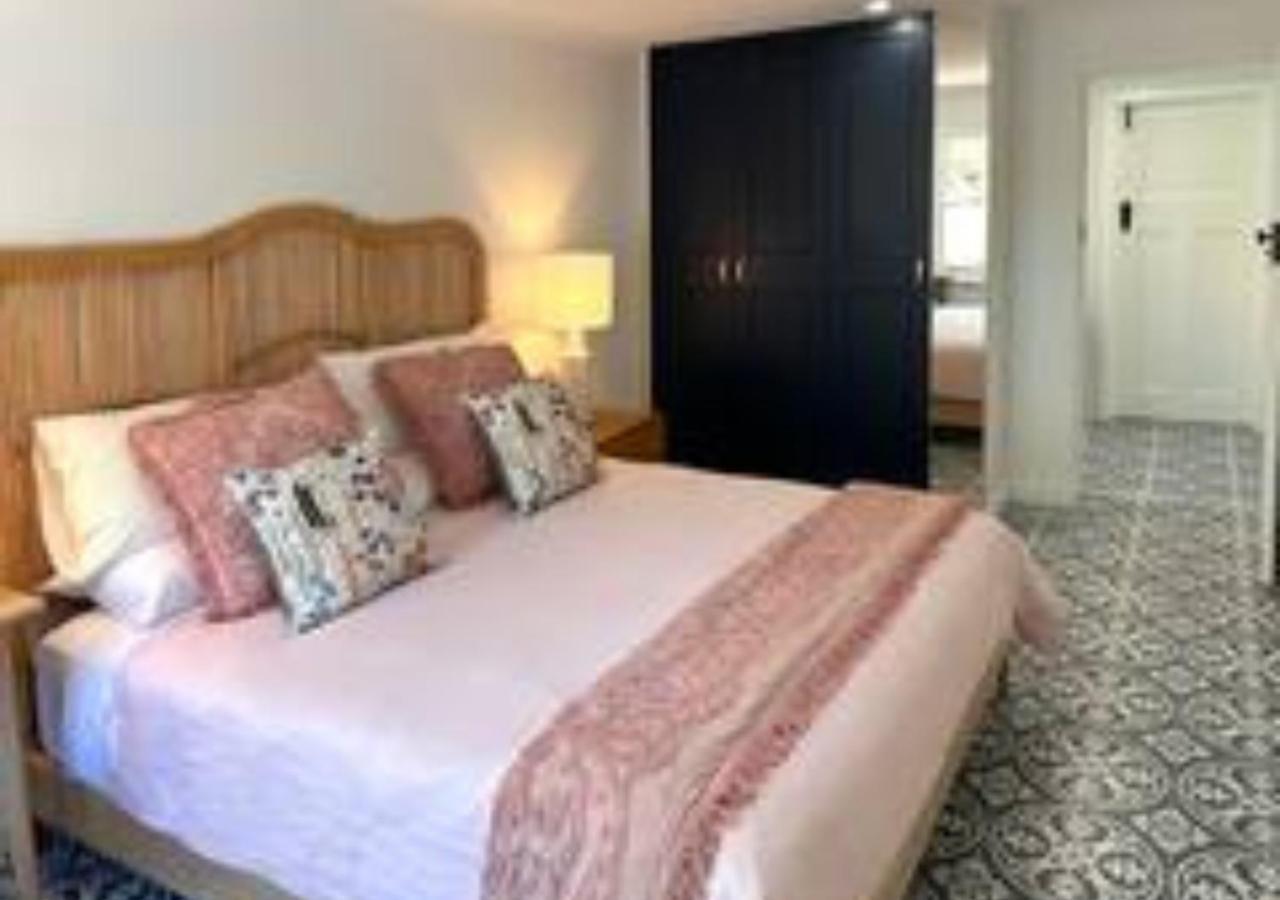 Between The And The Sea W/ King Size Bed *
