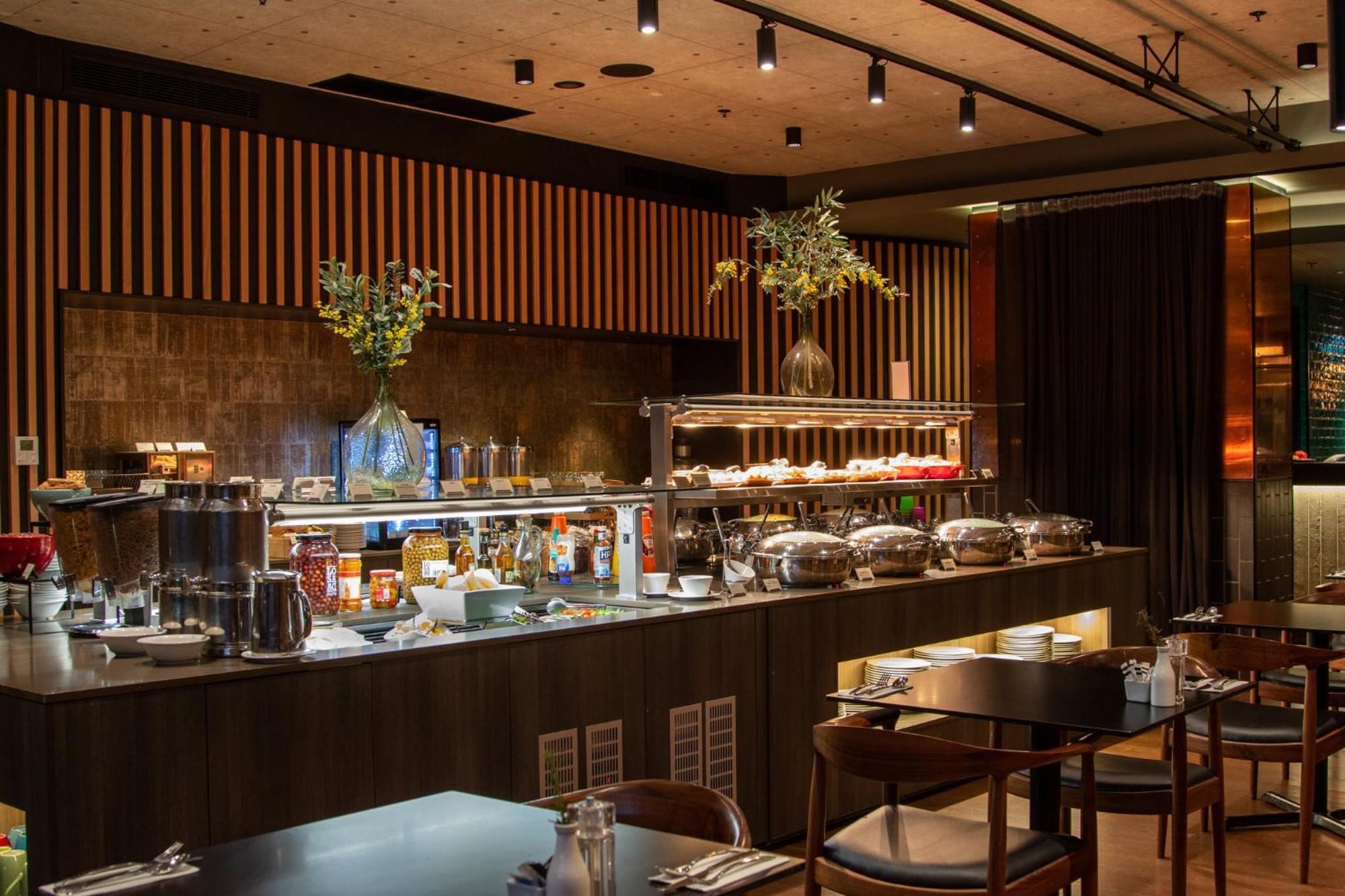 Centre By Ihg Hotel 4*