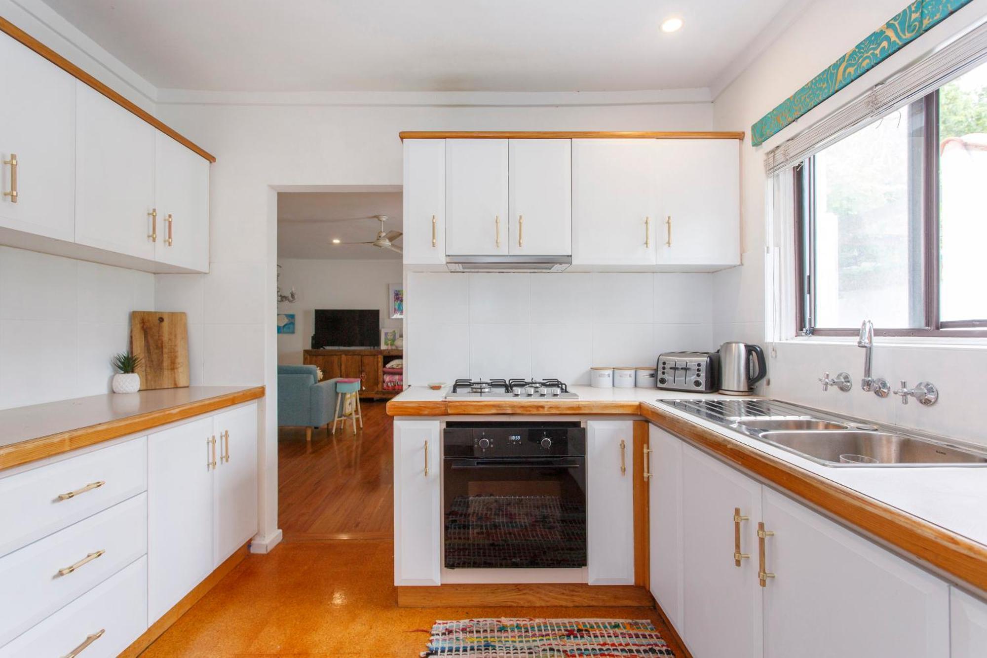 Bright & Breezy Beachside Unit In Scarborough Holiday home