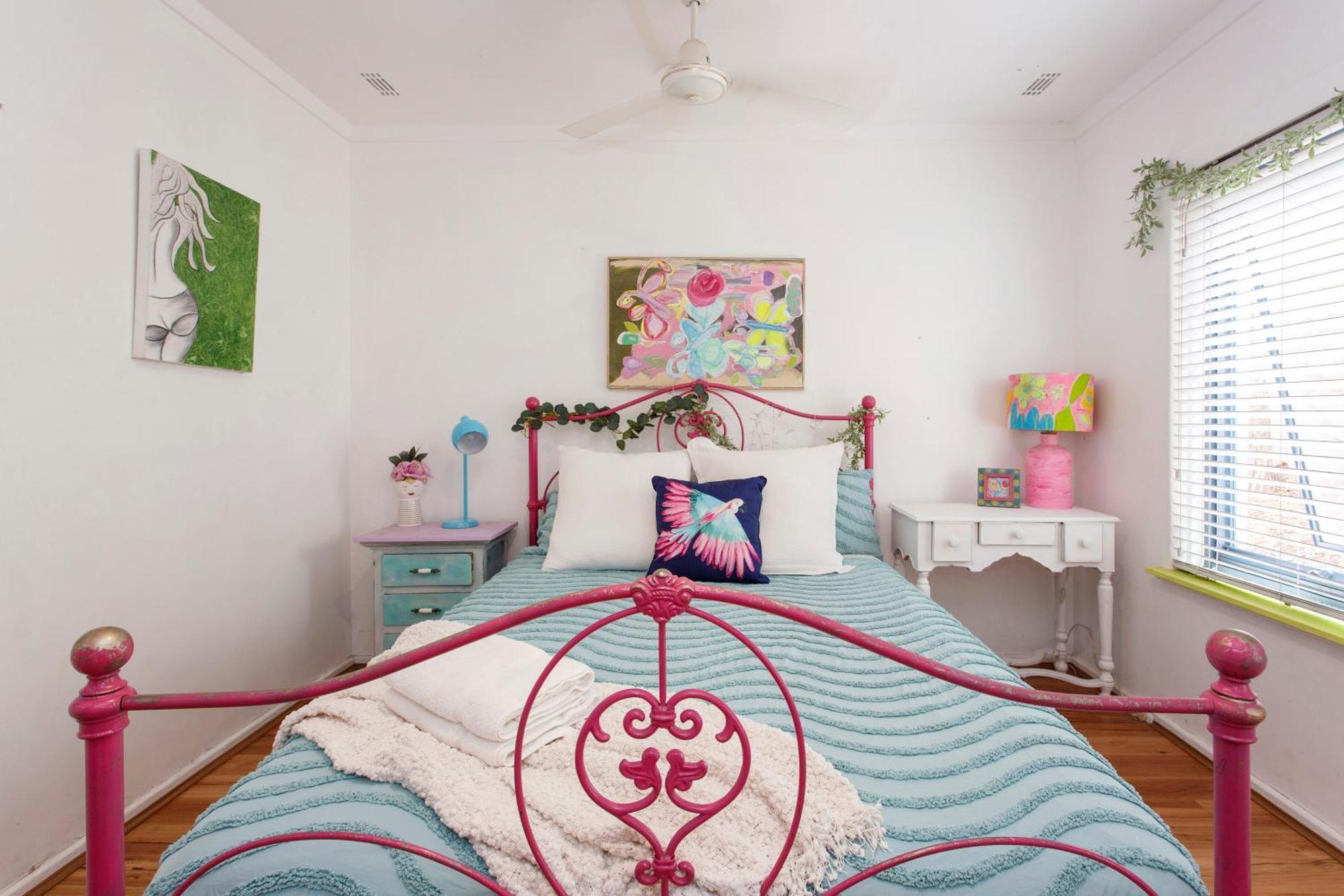 Bright & Breezy Beachside Unit In Scarborough