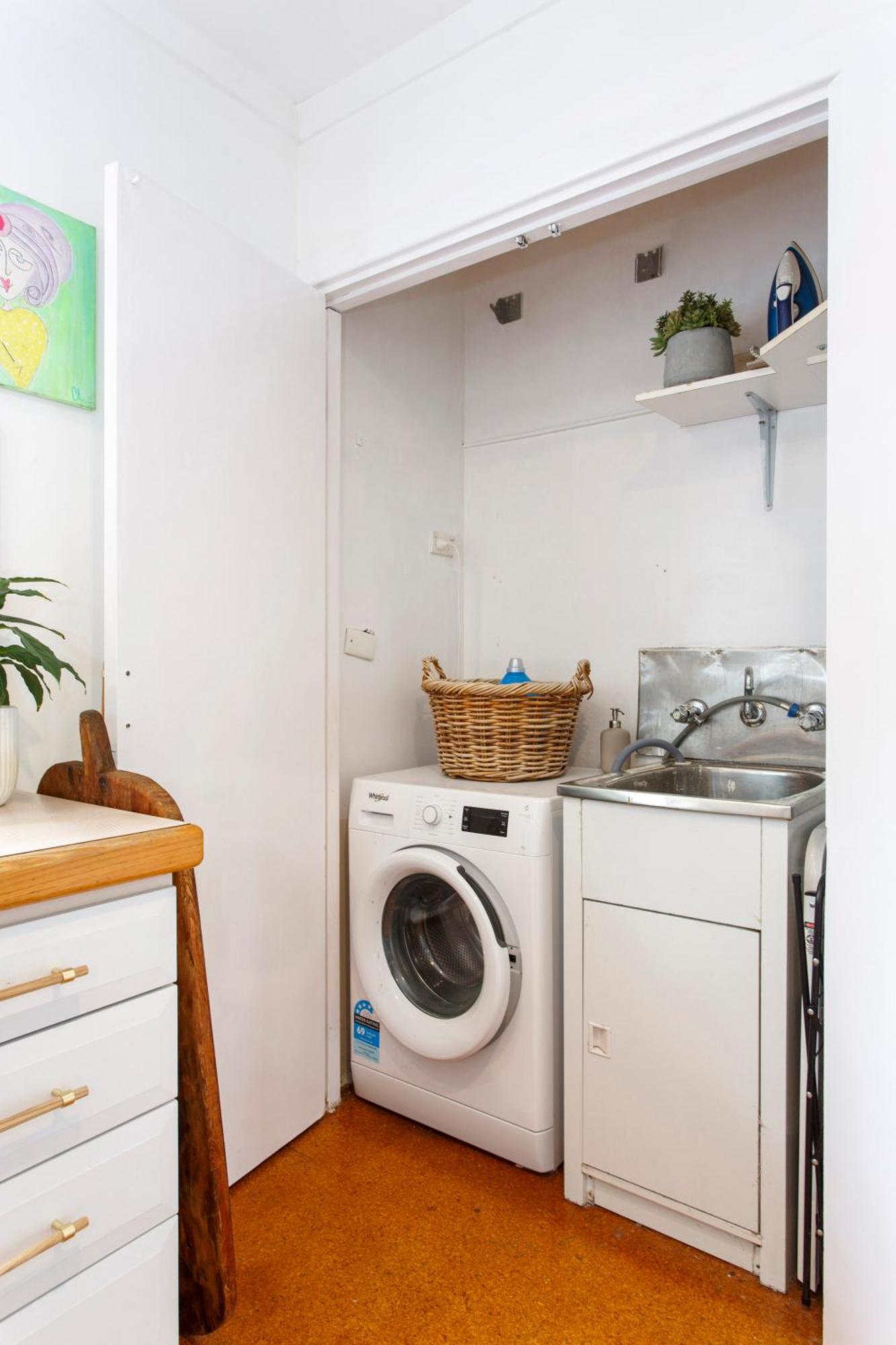 Bright & Breezy Beachside Unit In Scarborough Holiday home