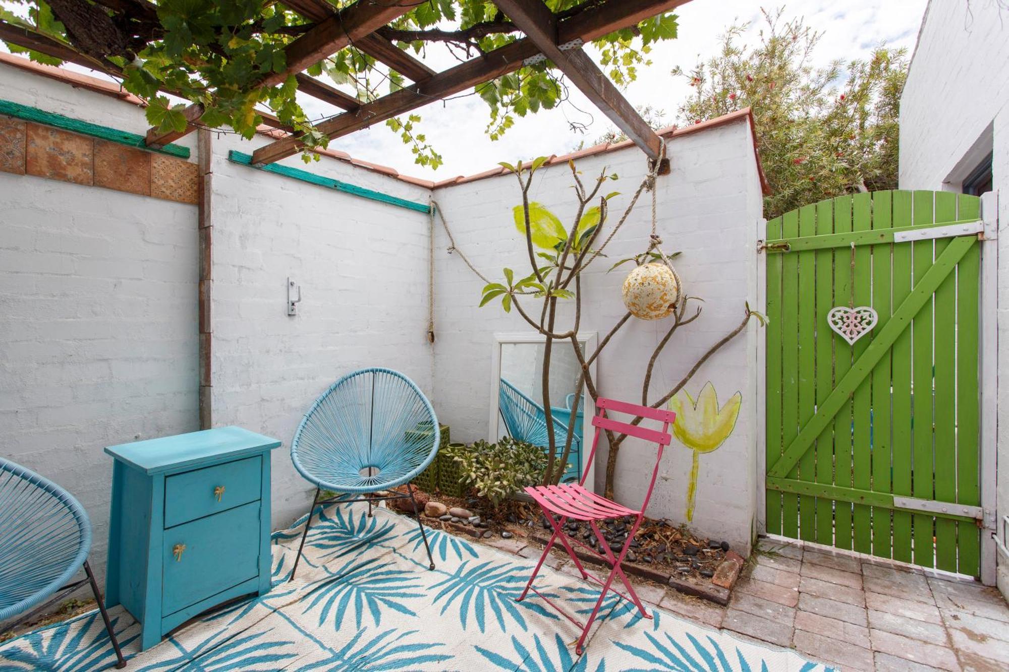 Bright & Breezy Beachside Unit In Scarborough Holiday home