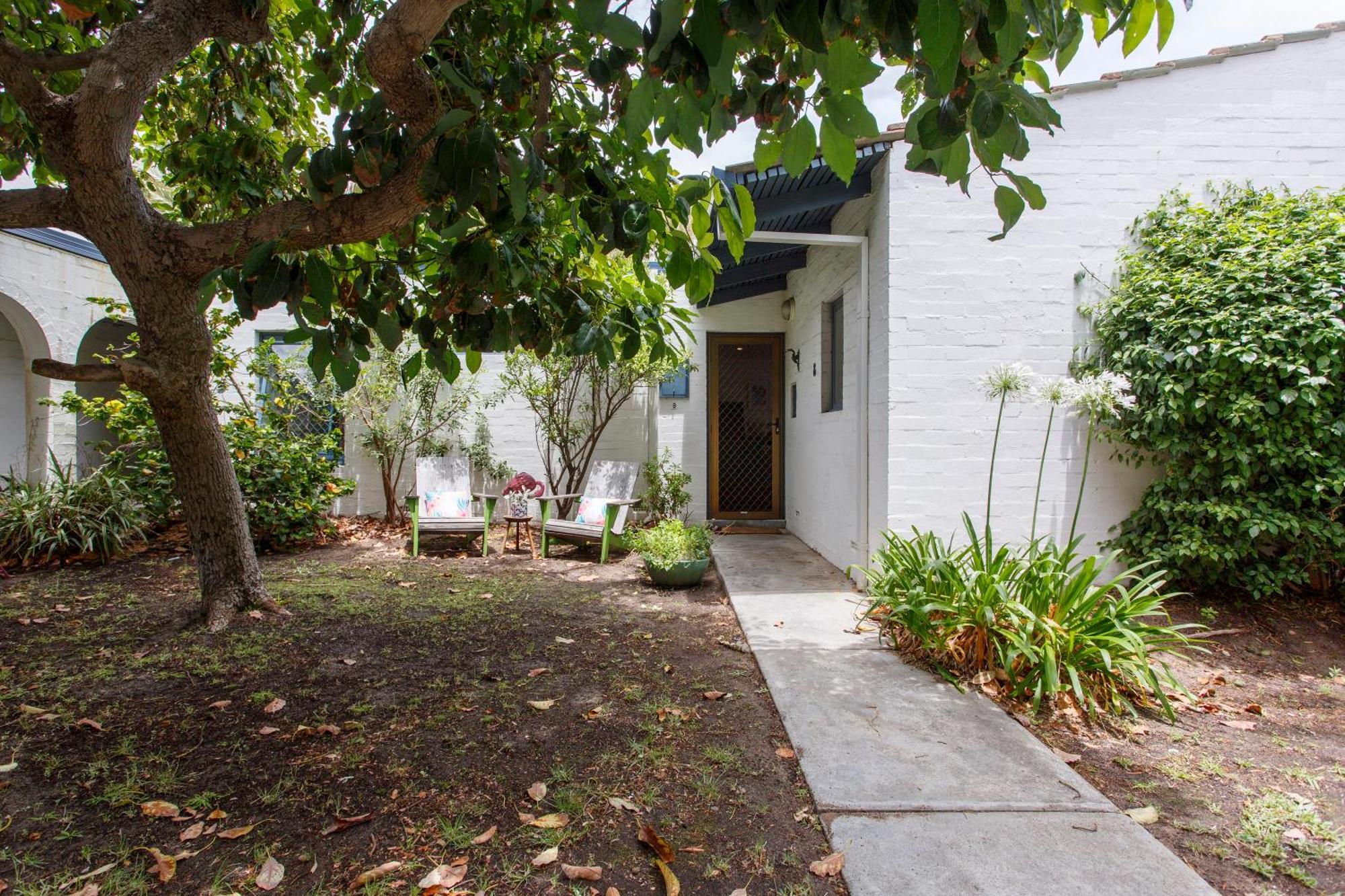 Bright & Breezy Beachside Unit In Scarborough Holiday home Perth