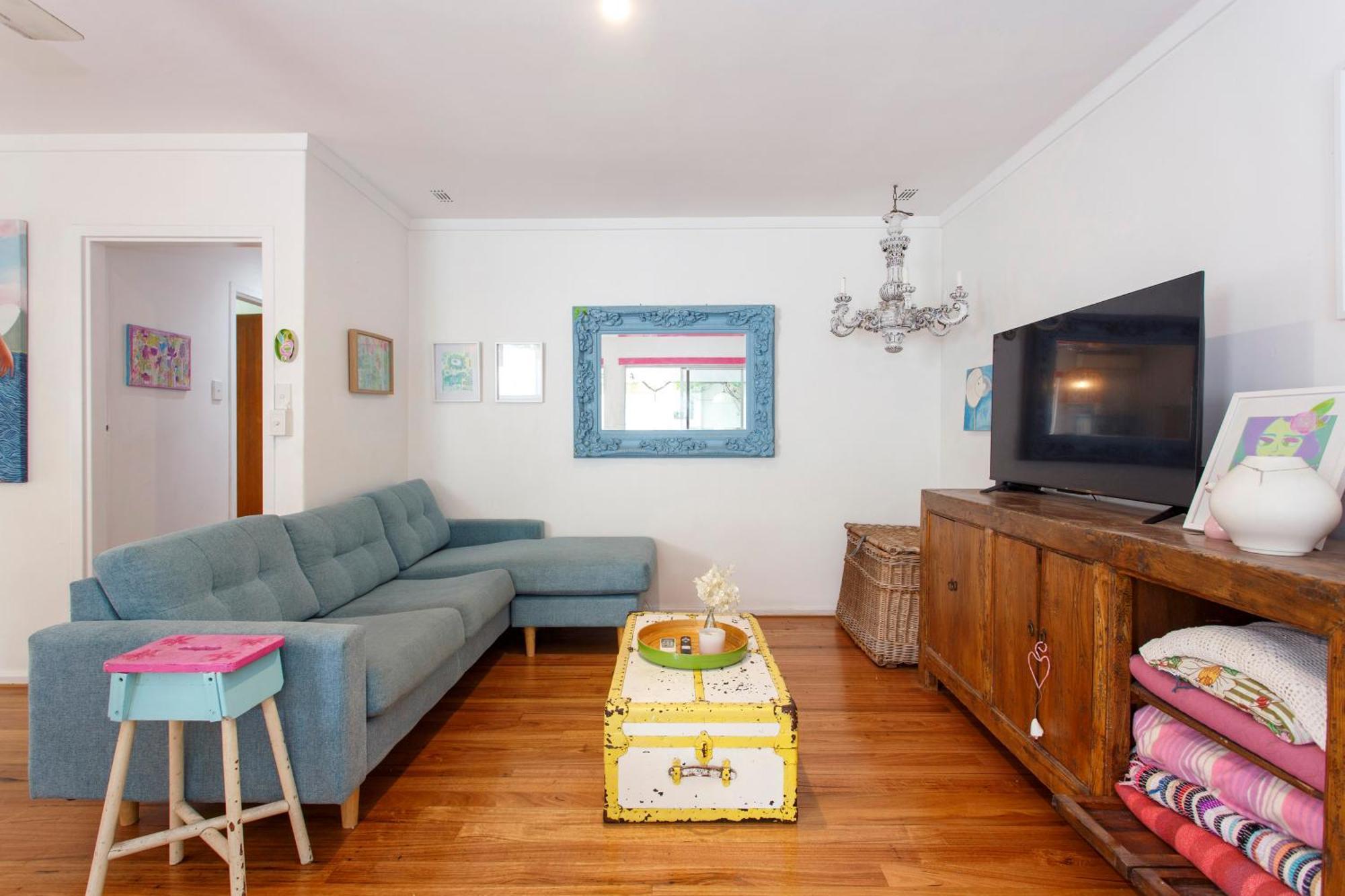 Bright & Breezy Beachside Unit In Scarborough Perth