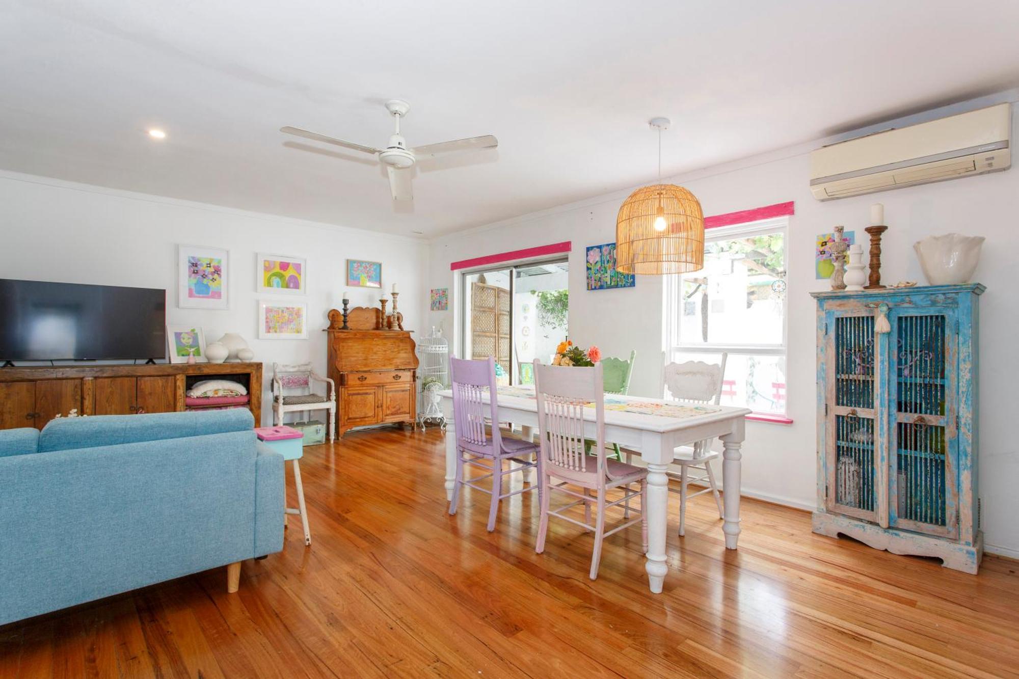 Bright & Breezy Beachside Unit In Scarborough * Perth