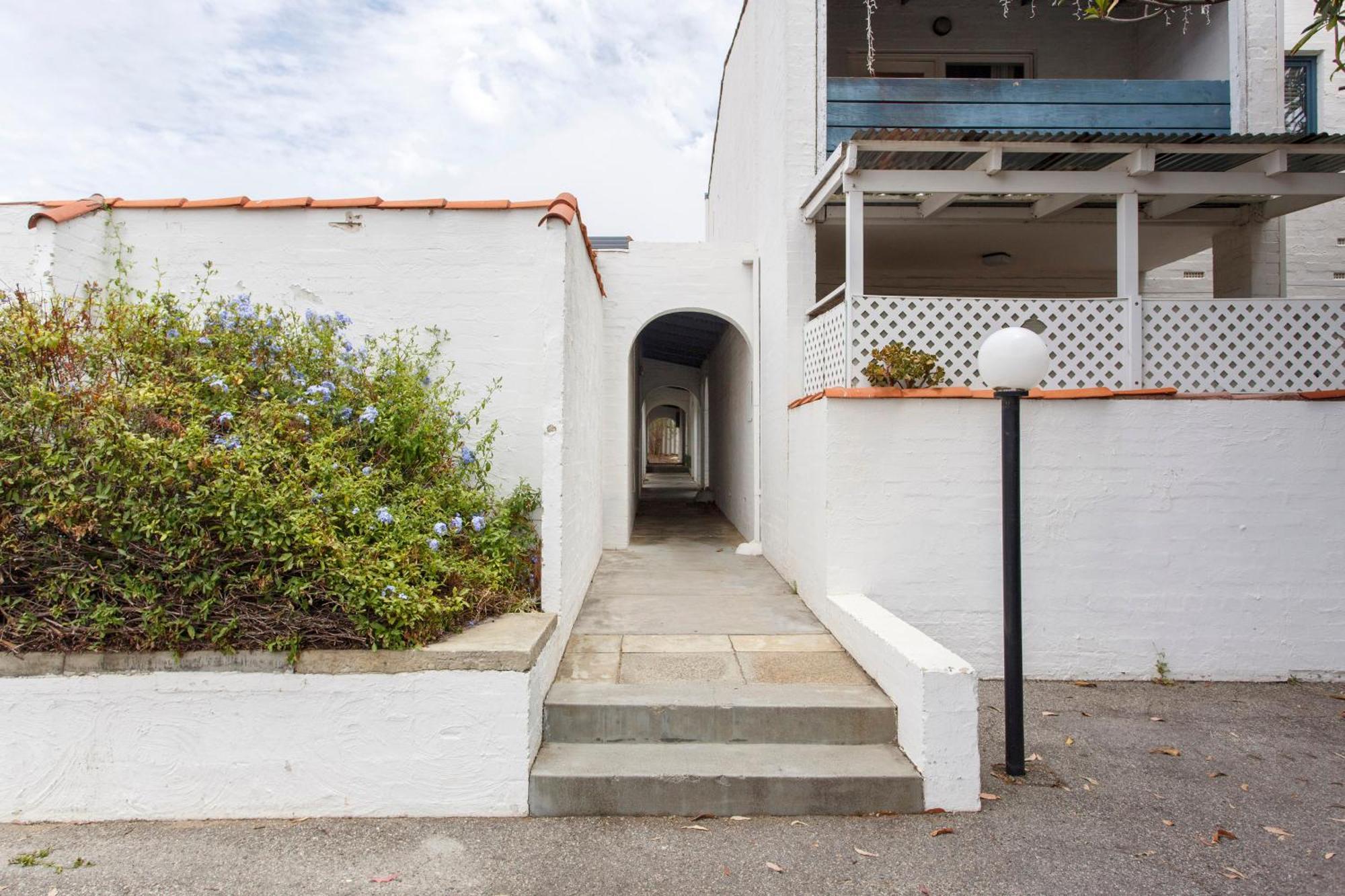 Holiday home Bright & Breezy Beachside Unit In Scarborough