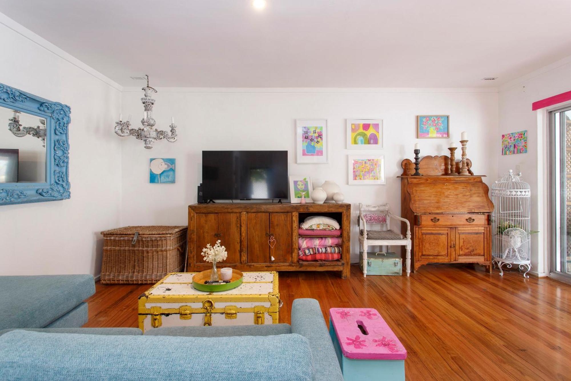 Bright & Breezy Beachside Unit In Scarborough Perth