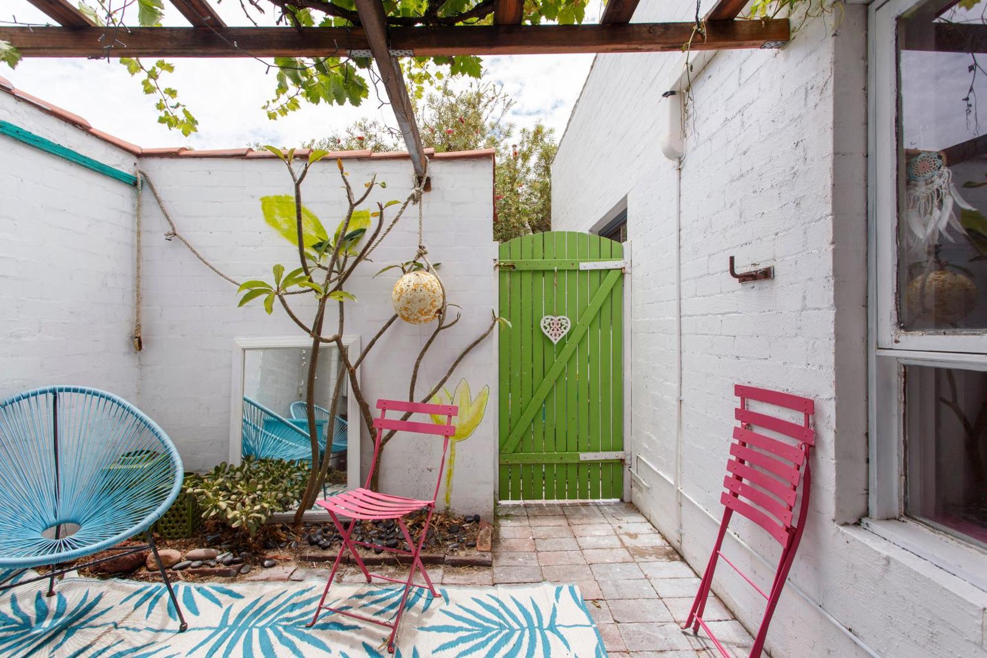 Bright & Breezy Beachside Unit In Scarborough * Perth