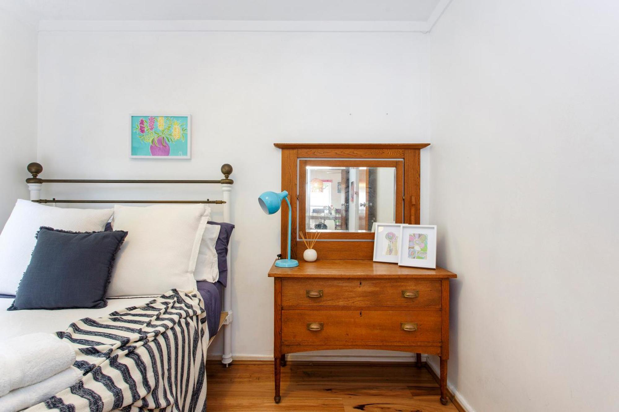 Bright & Breezy Beachside Unit In Scarborough Holiday home