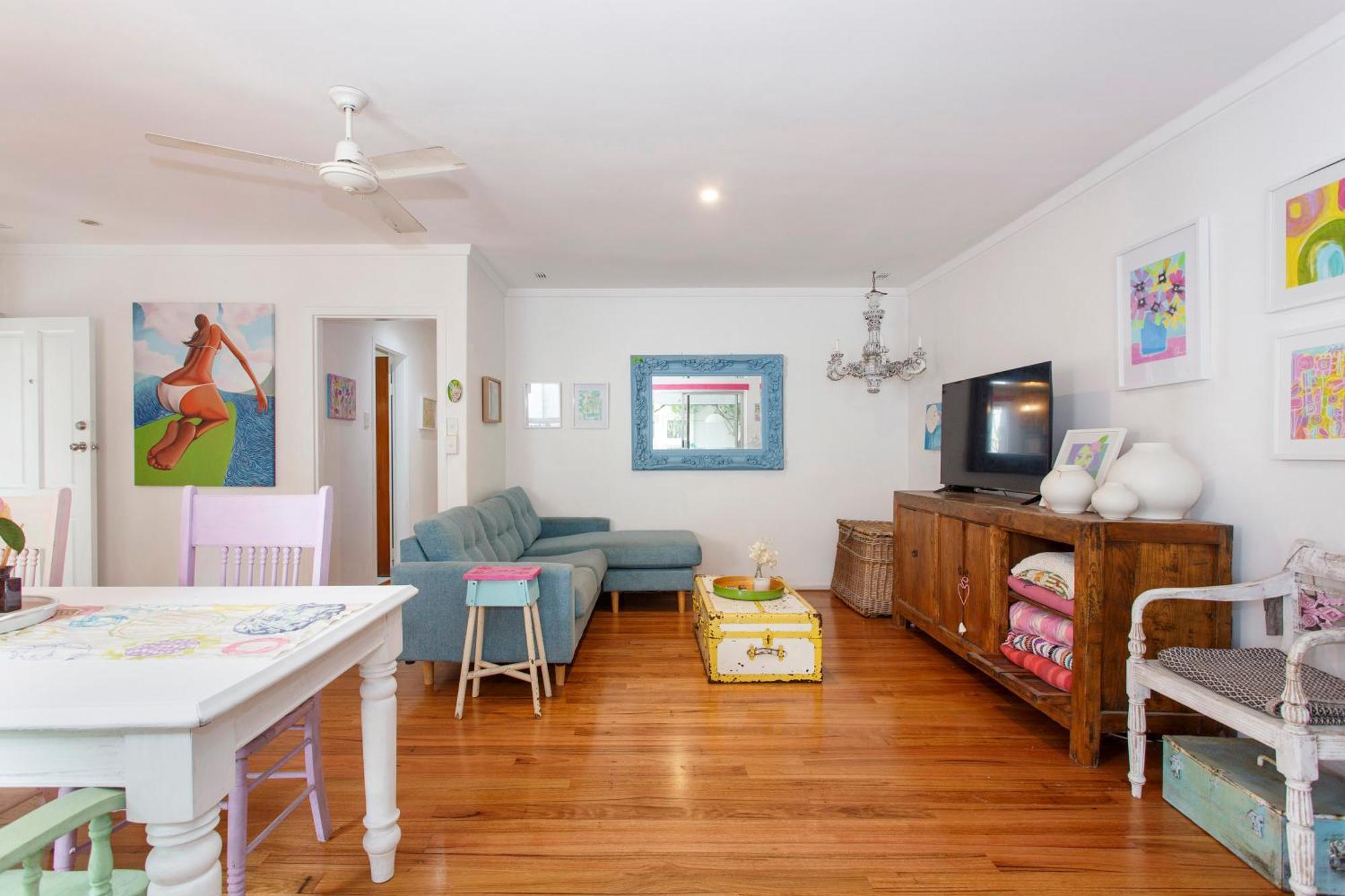 Bright & Breezy Beachside Unit In Scarborough Holiday home *
