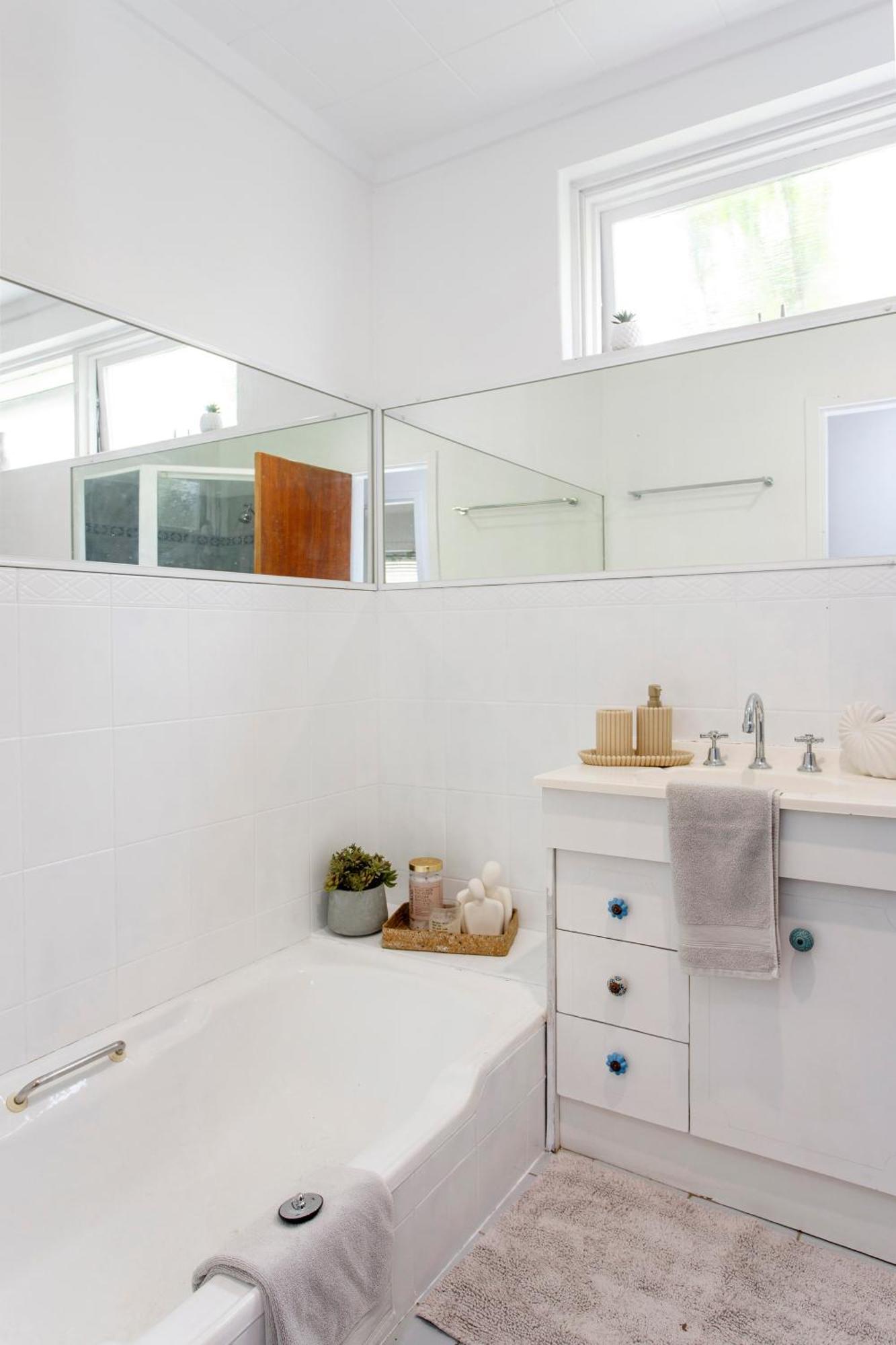 Bright & Breezy Beachside Unit In Scarborough