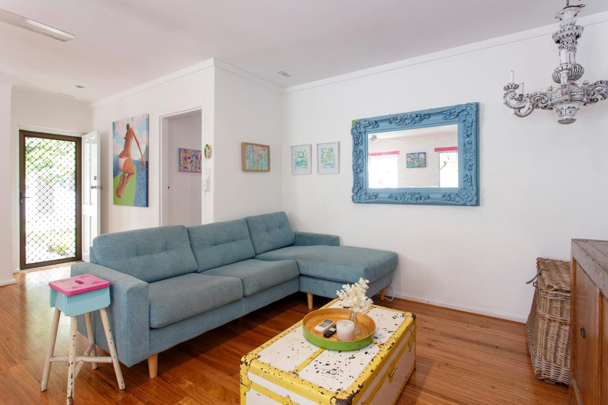 Bright & Breezy Beachside Unit In Scarborough
