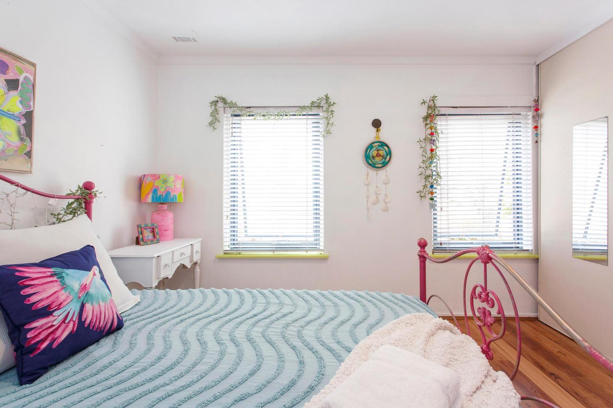 Bright & Breezy Beachside Unit In Scarborough Perth
