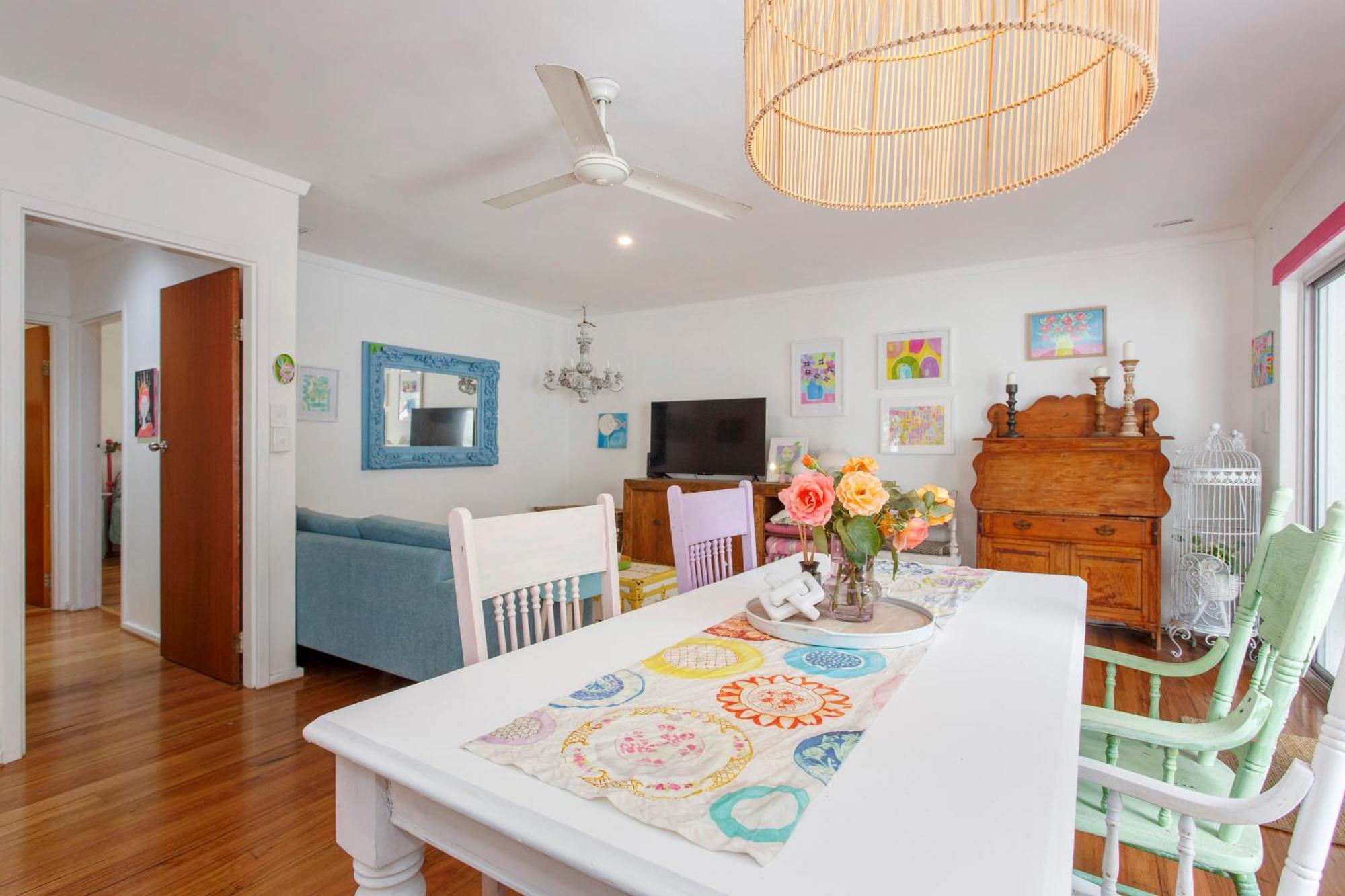 Bright & Breezy Beachside Unit In Scarborough * Perth