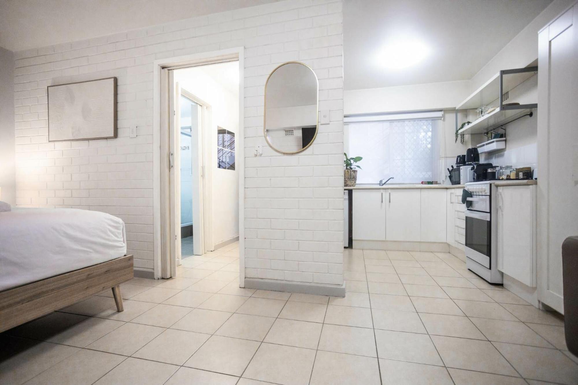 King George Nest - With Parking In Victoria Park Apartment Perth