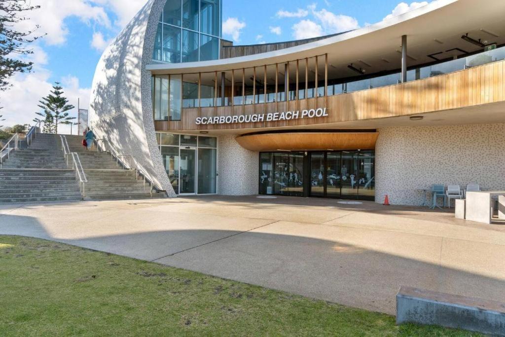 Apartment Coastal Living Iconic Scarborough