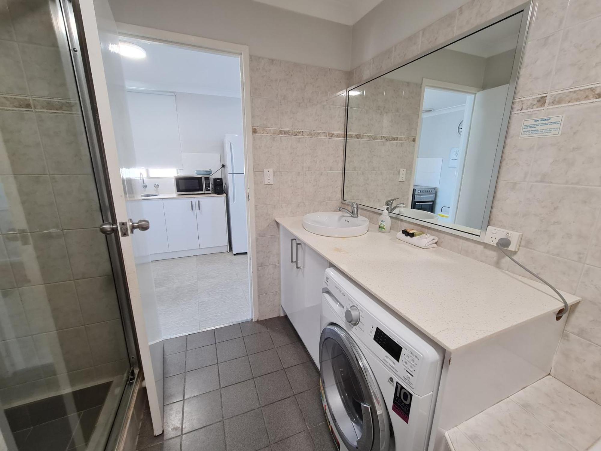 Coastal Living Iconic Scarborough Apartment *
