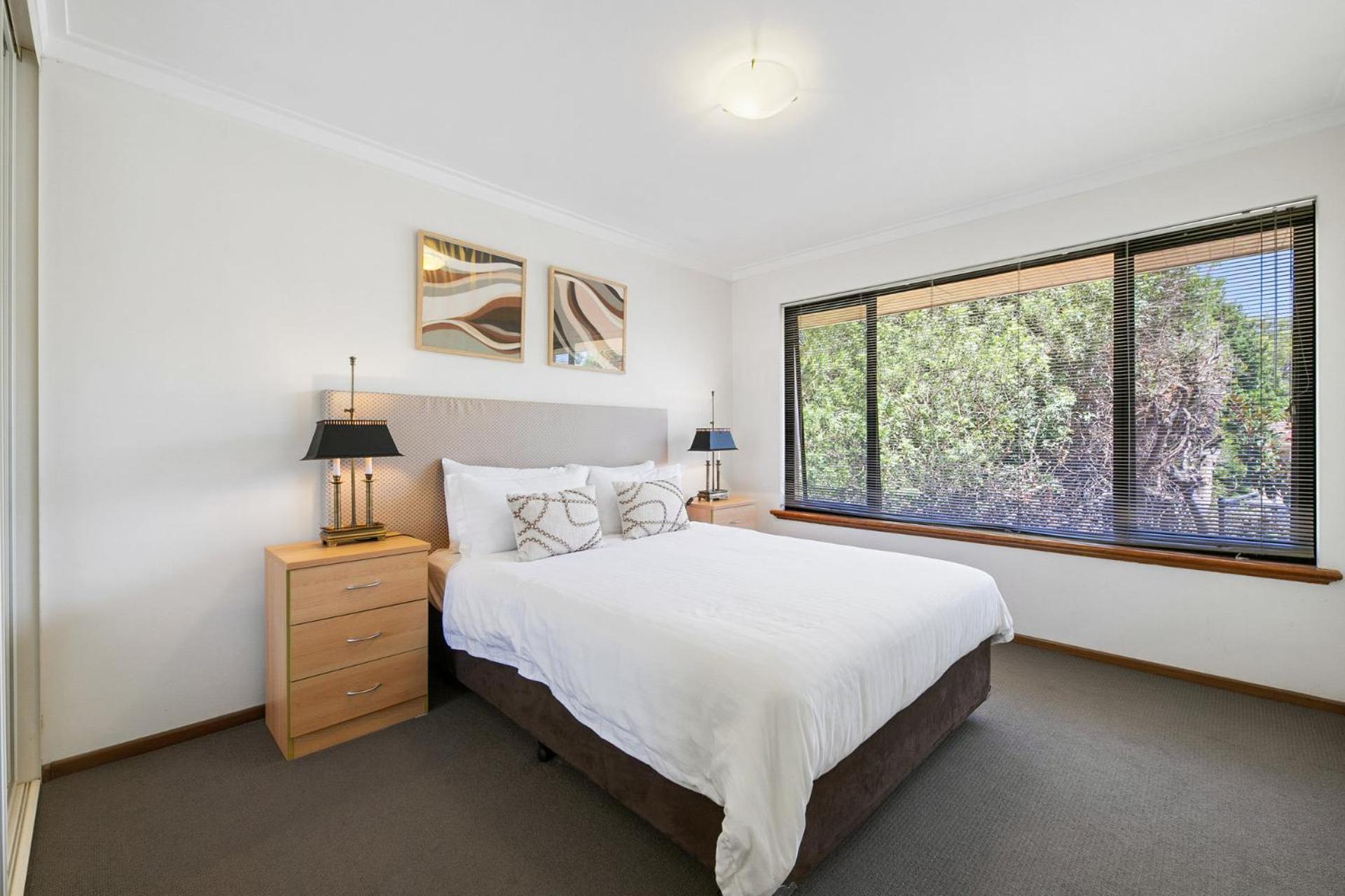 Swan River Apartment *