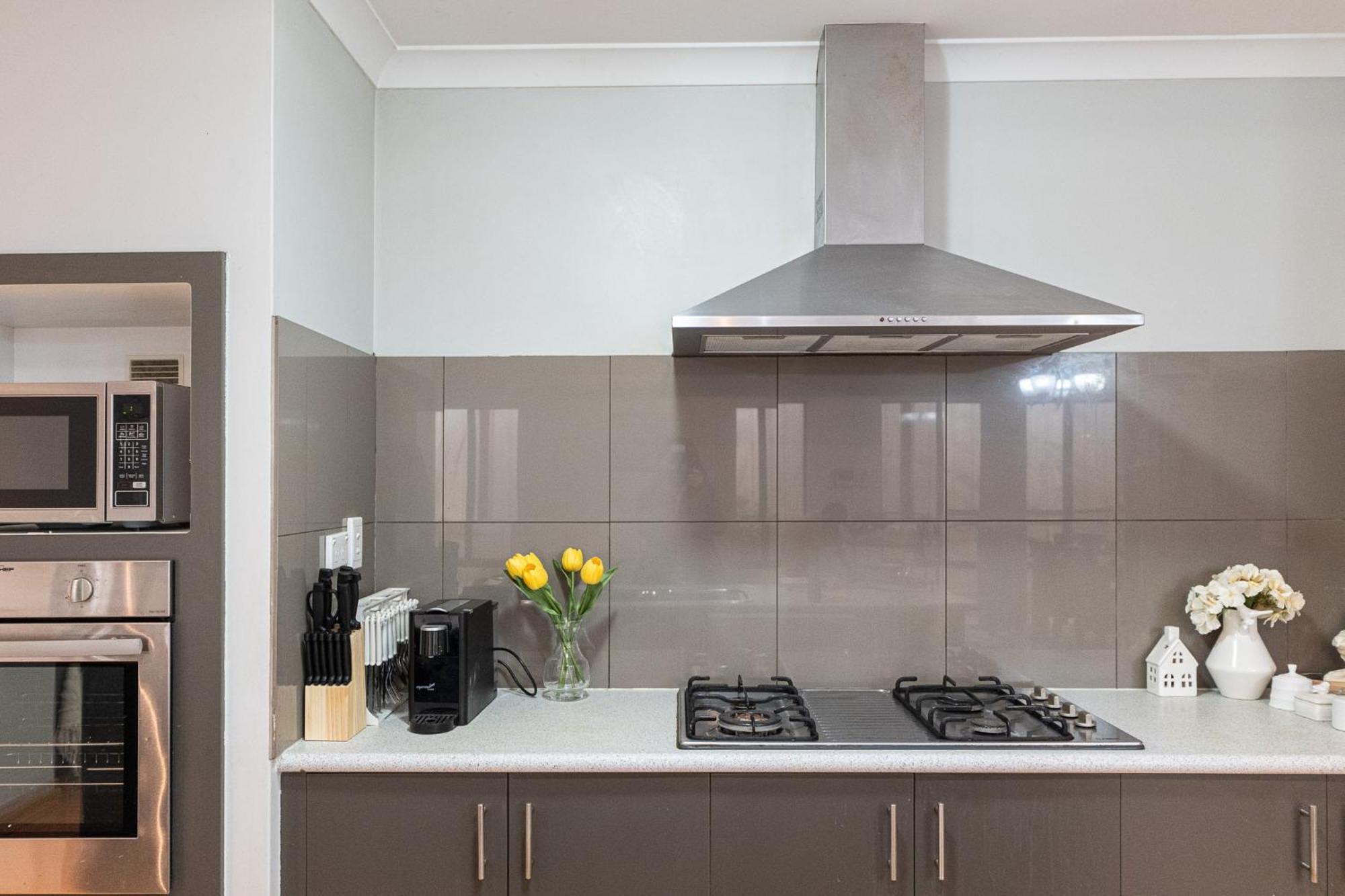 Holiday home Airport 5Br Haven - Full Kitchen & Tranquil Perth