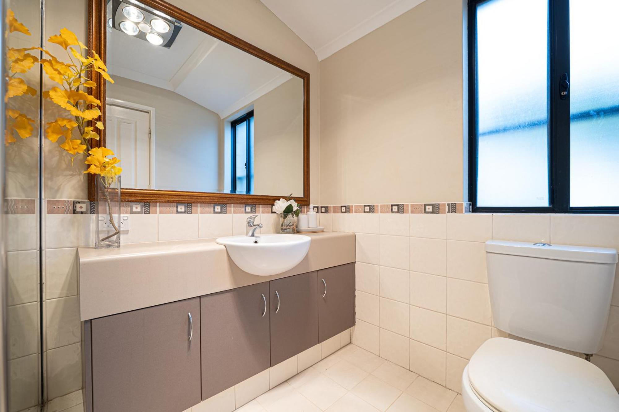 Airport 5Br Haven - Full Kitchen & Tranquil Holiday home Perth