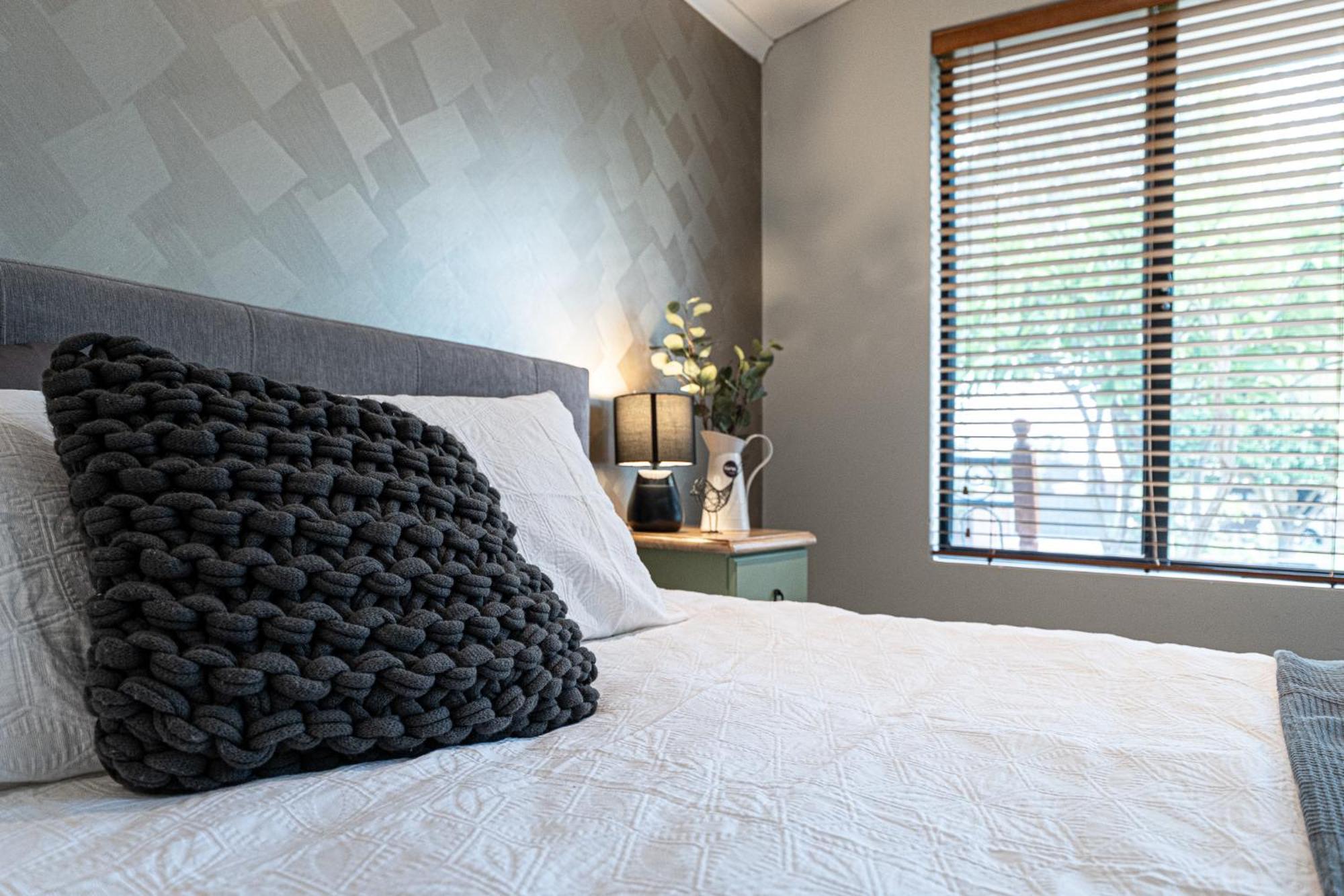 Airport 5Br Haven - Full Kitchen & Tranquil Holiday home Perth