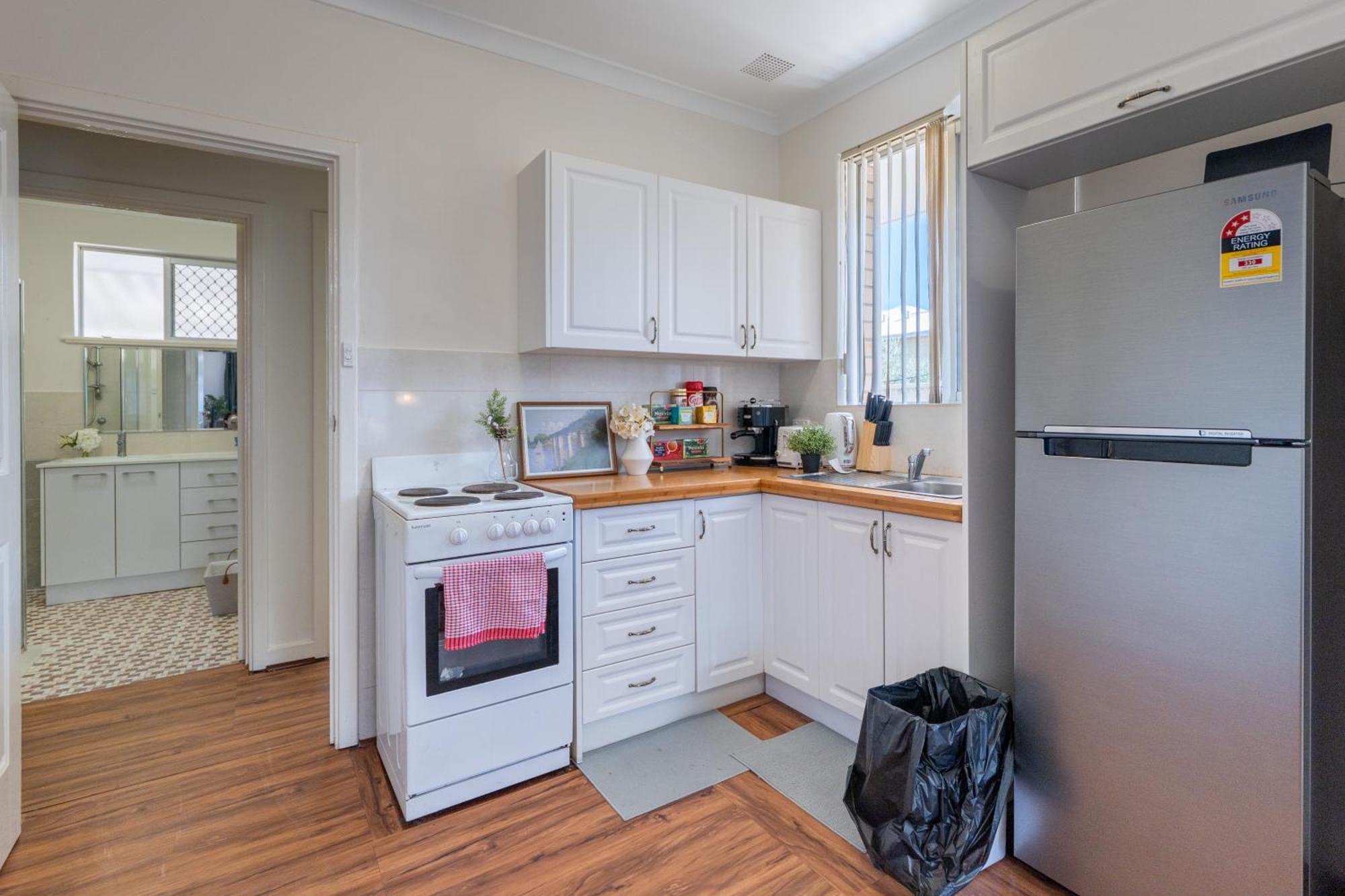 A1 Airport Haven - Quick Access, Comfy & Free Parking Holiday home *