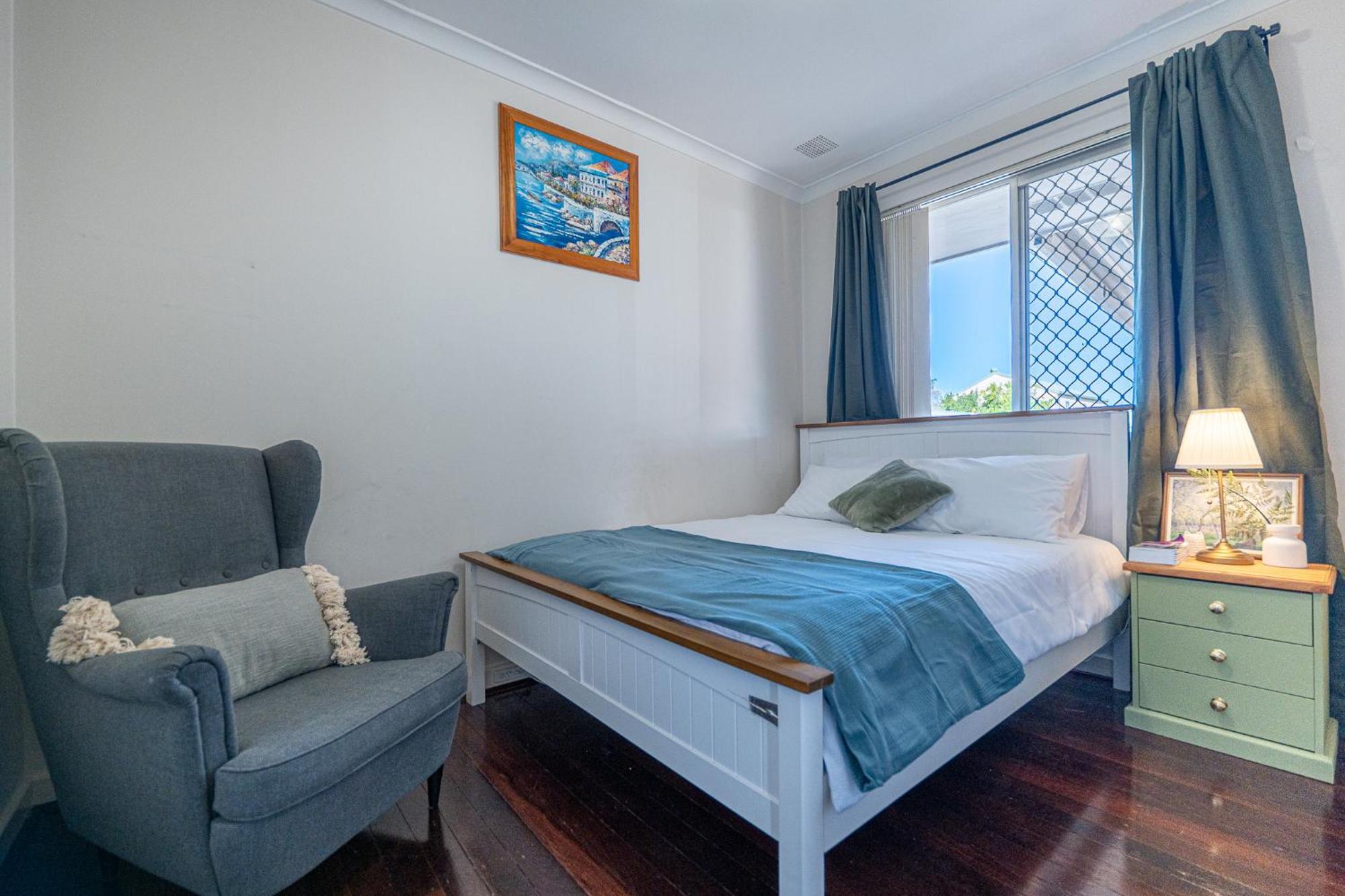 A1 Airport Haven - Quick Access, Comfy & Free Parking Holiday home *
