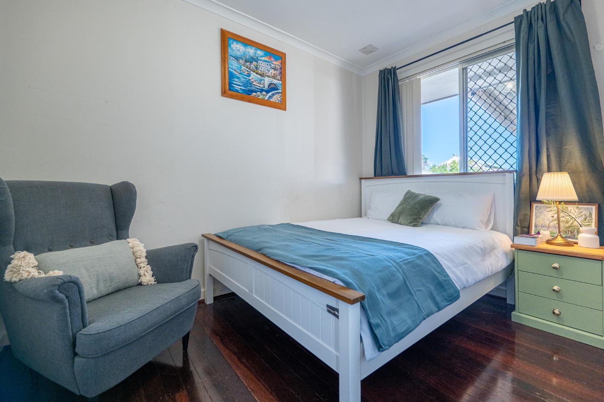 Holiday home A1 Airport Haven - Quick Access, Comfy & Free Parking *