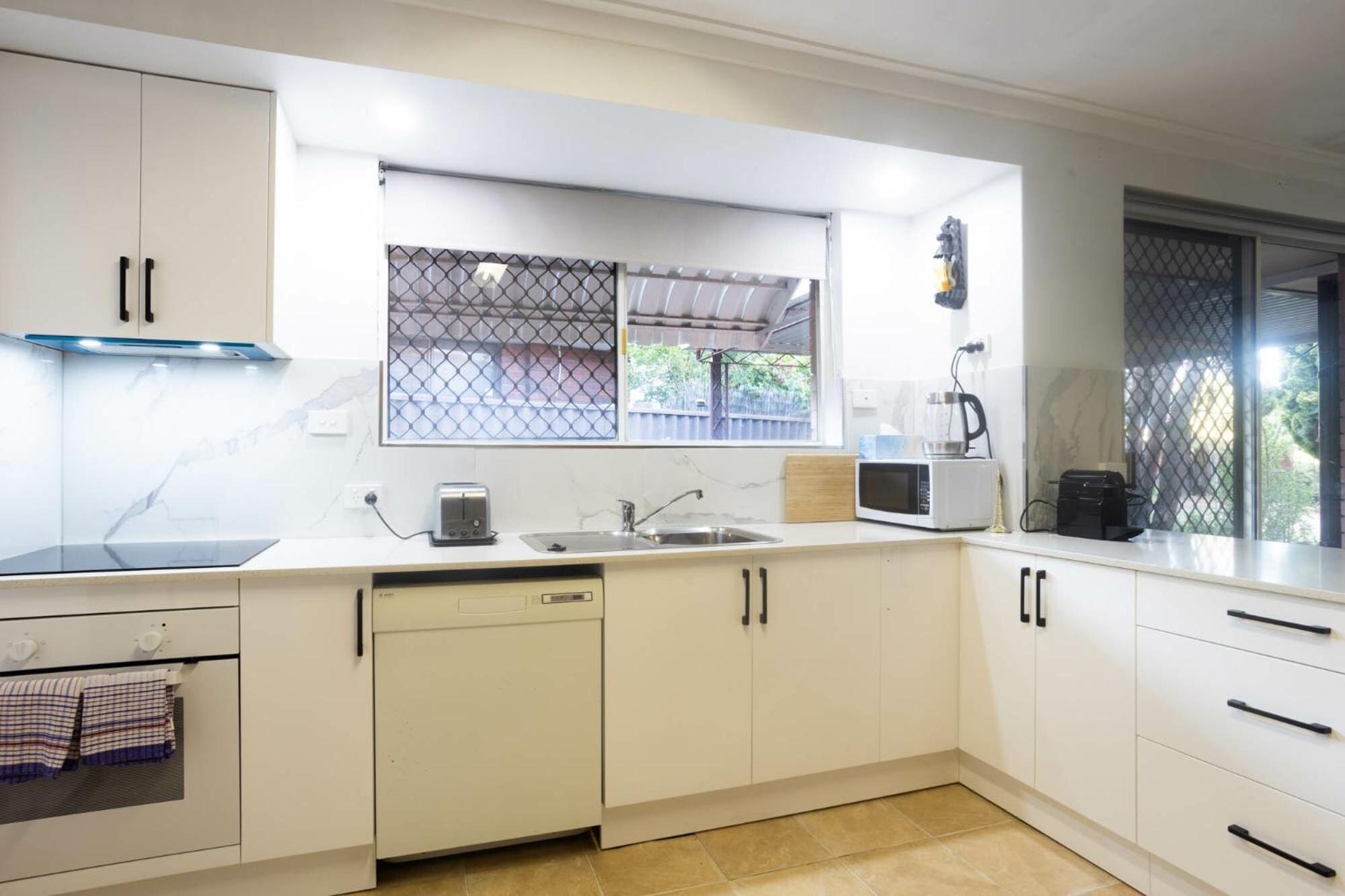 Well Equipped 3br With Backyard And Patio * Perth