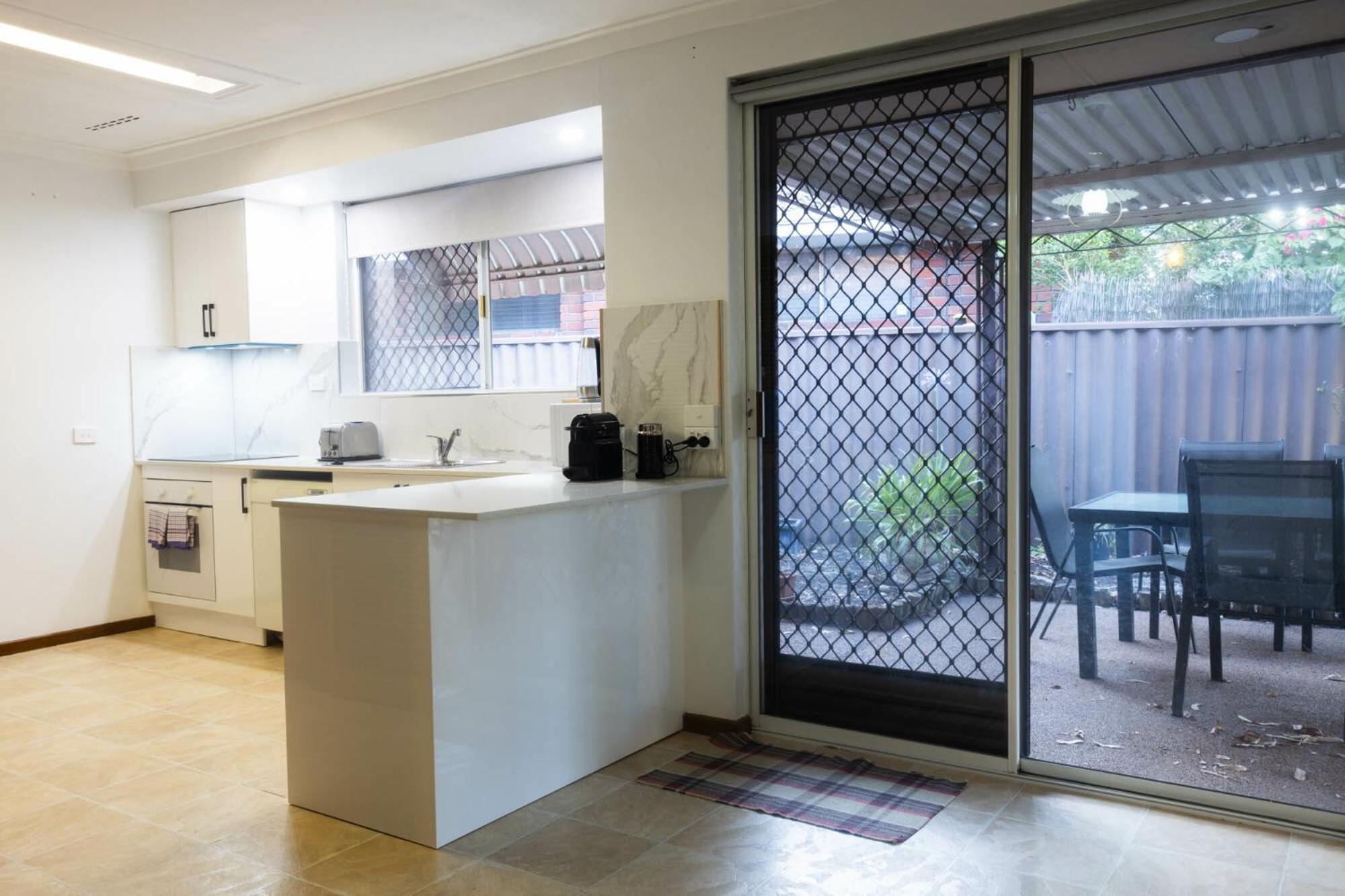 Apartment Well Equipped 3br With Backyard And Patio *